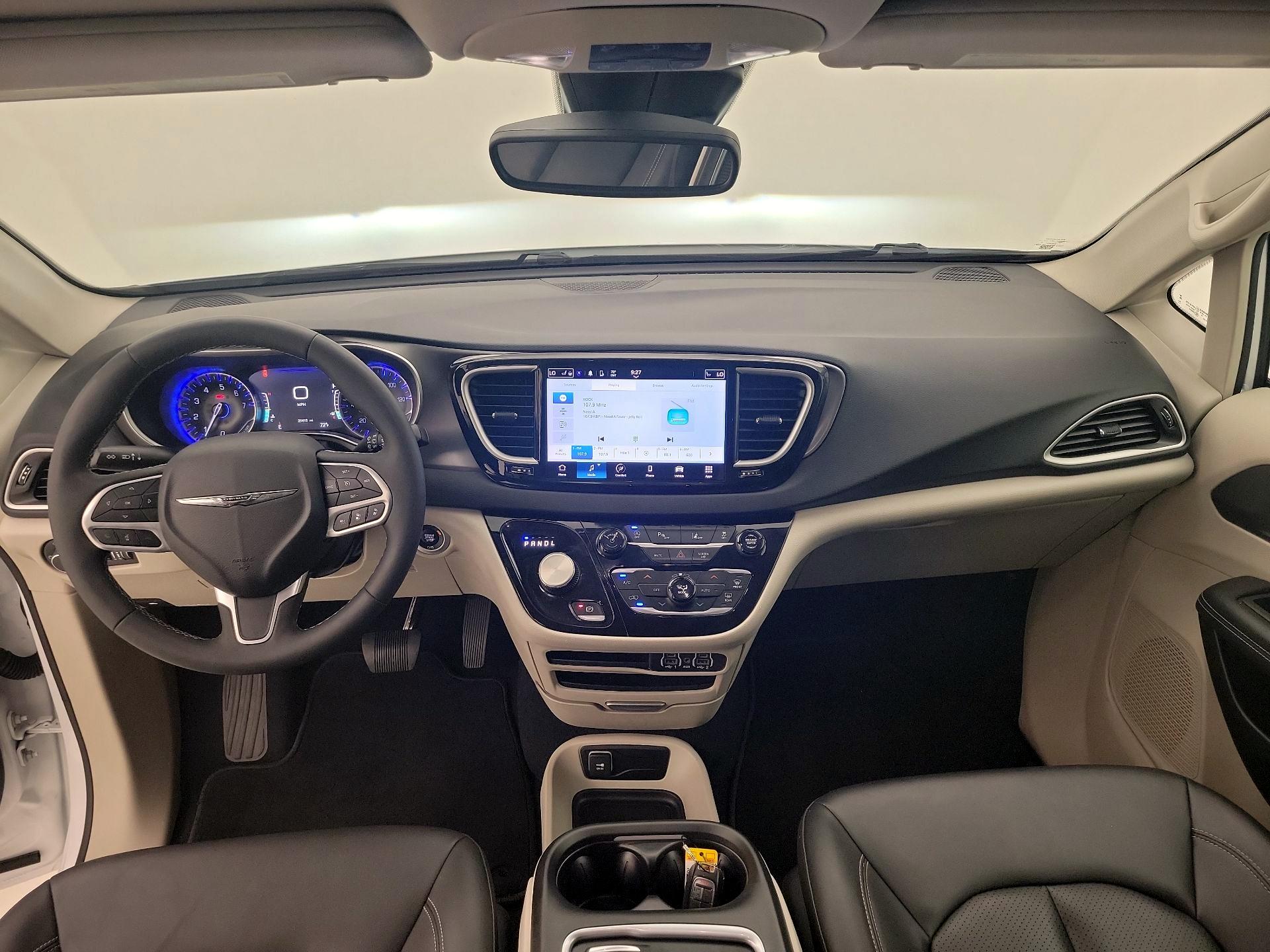 Thumbnail: 2024 Chrysler Pacifica - 9