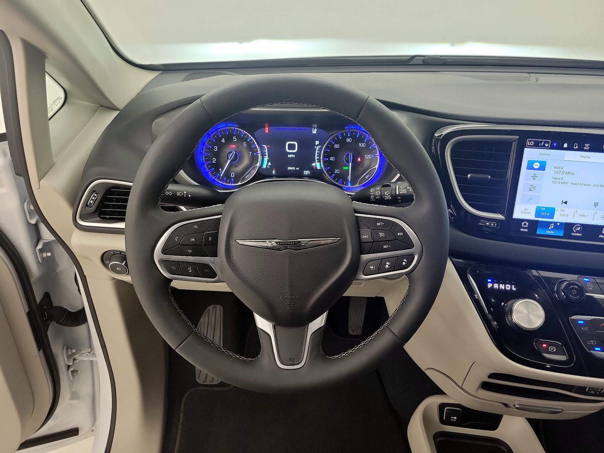 Thumbnail: 2024 Chrysler Pacifica - 10