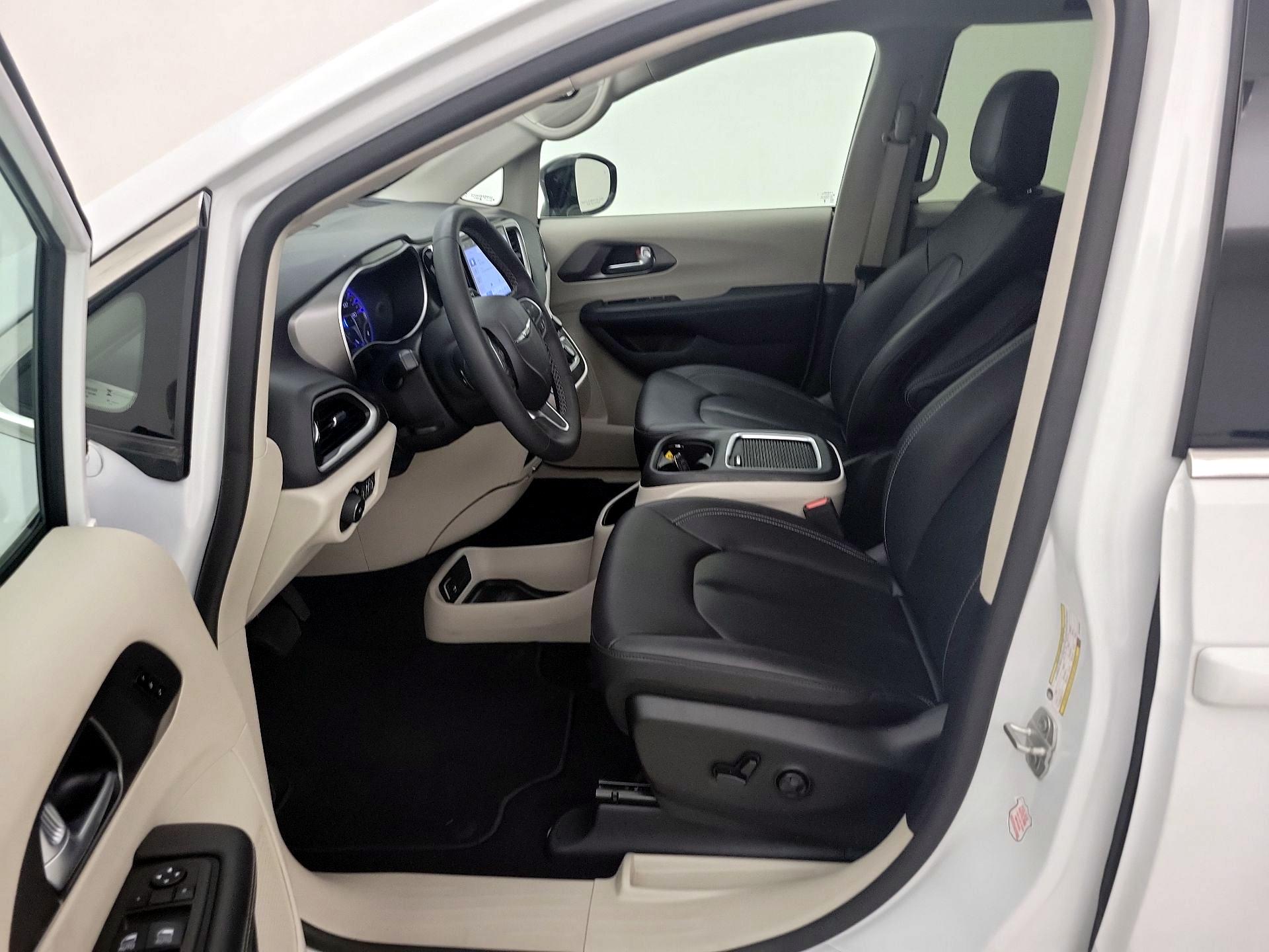 Thumbnail: 2024 Chrysler Pacifica - 11