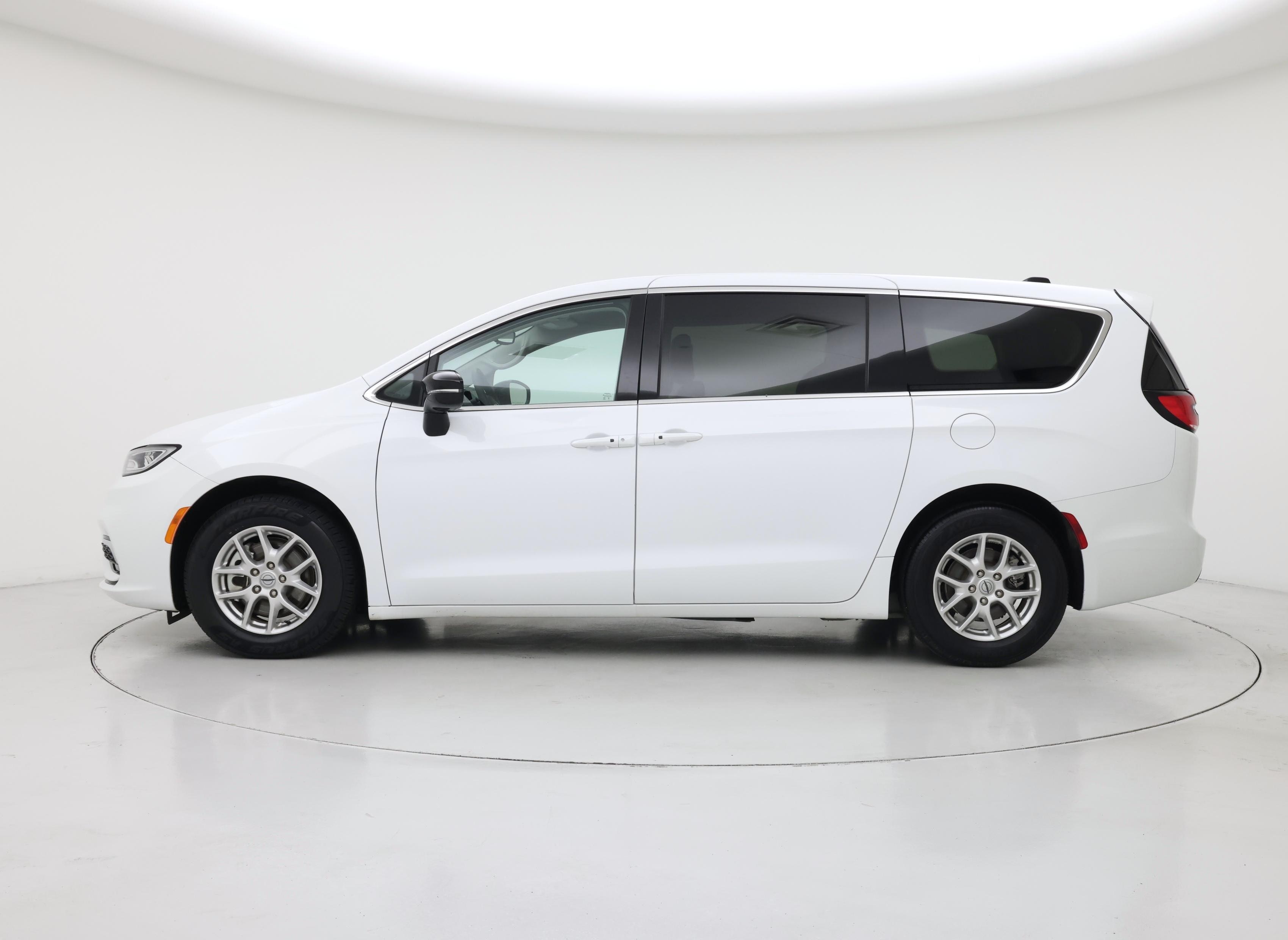 Thumbnail: 2024 Chrysler Pacifica - 3
