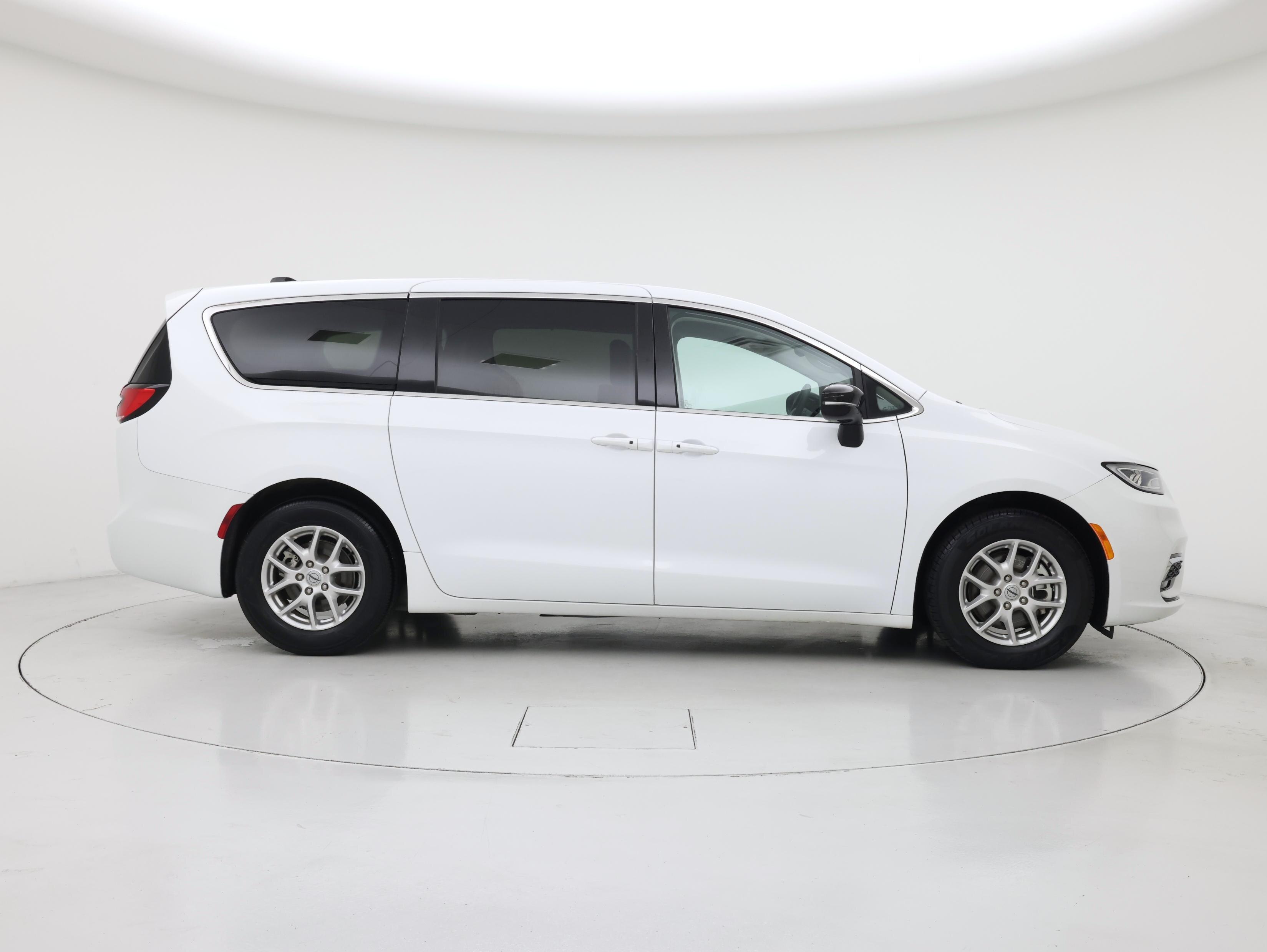 Thumbnail: 2024 Chrysler Pacifica - 7