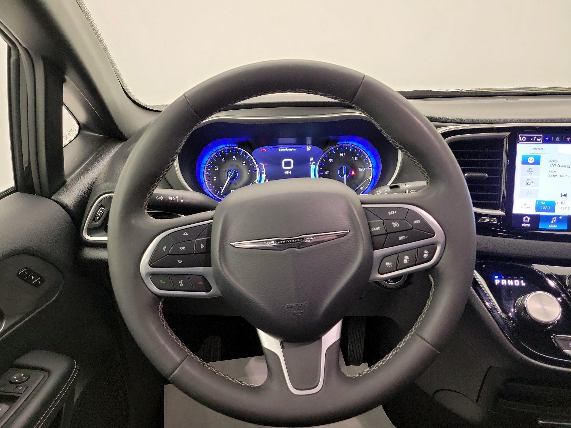 Thumbnail: 2025 Chrysler Pacifica - 10