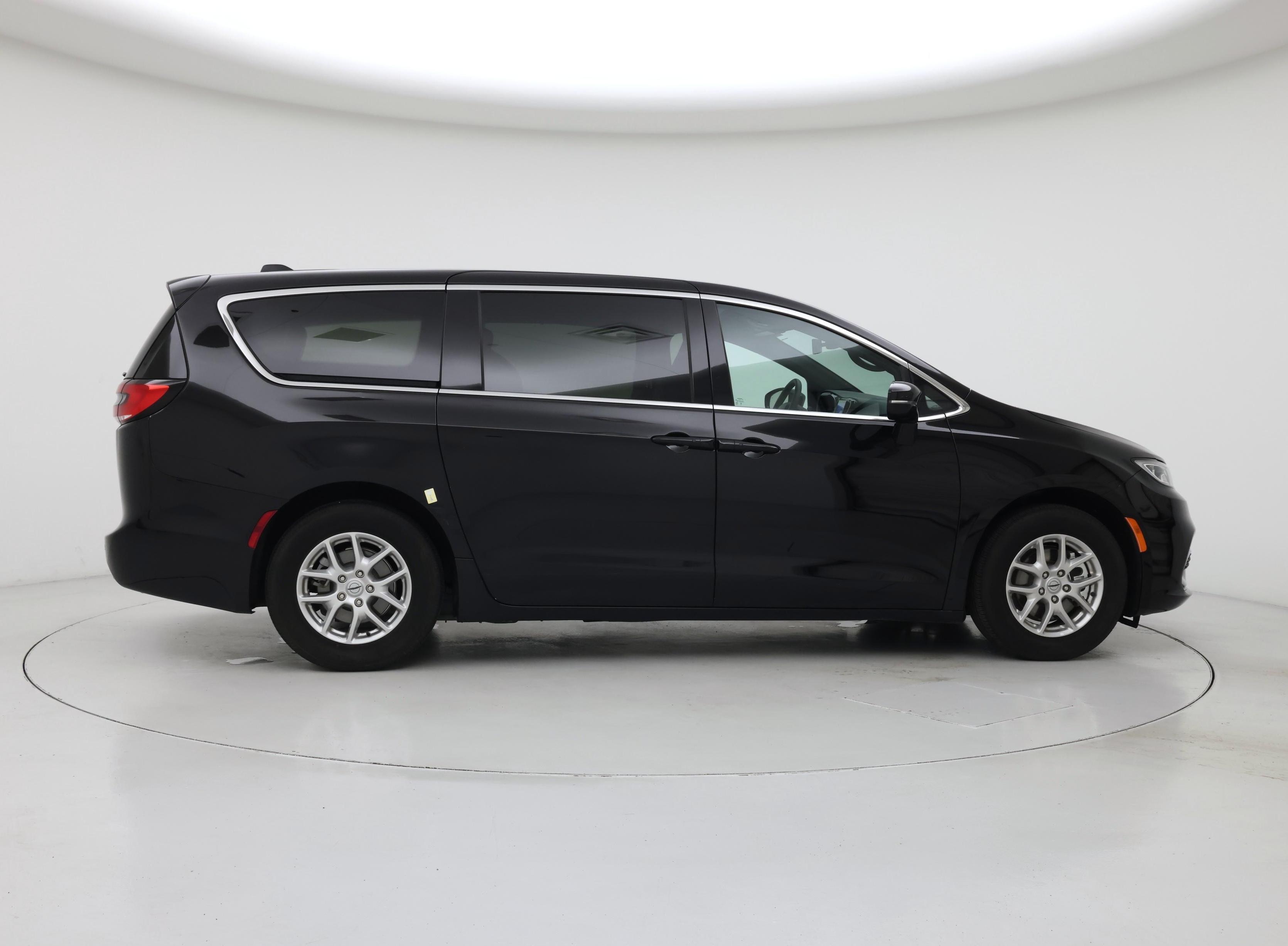 Thumbnail: 2025 Chrysler Pacifica - 7