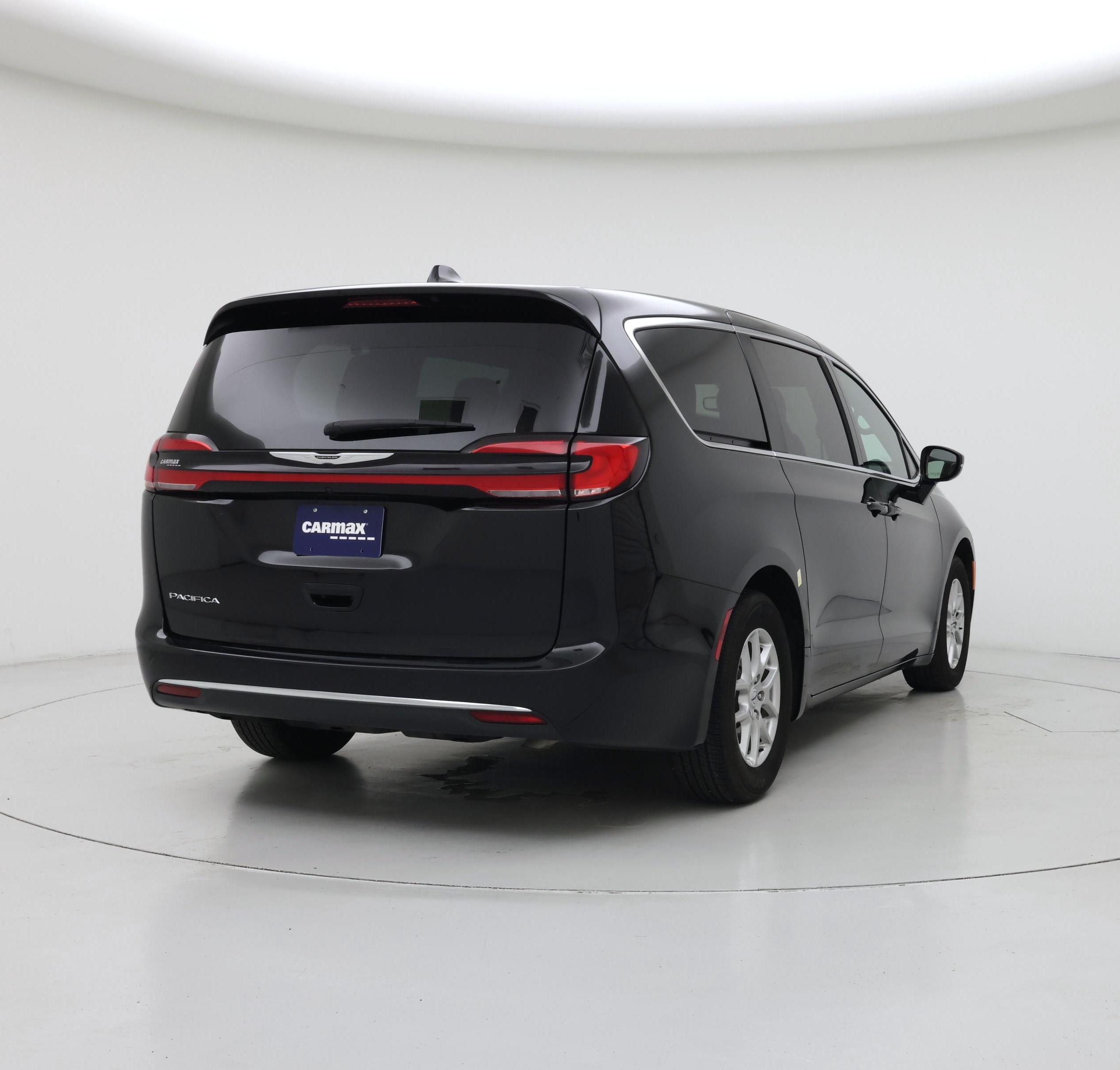 Thumbnail: 2025 Chrysler Pacifica - 8