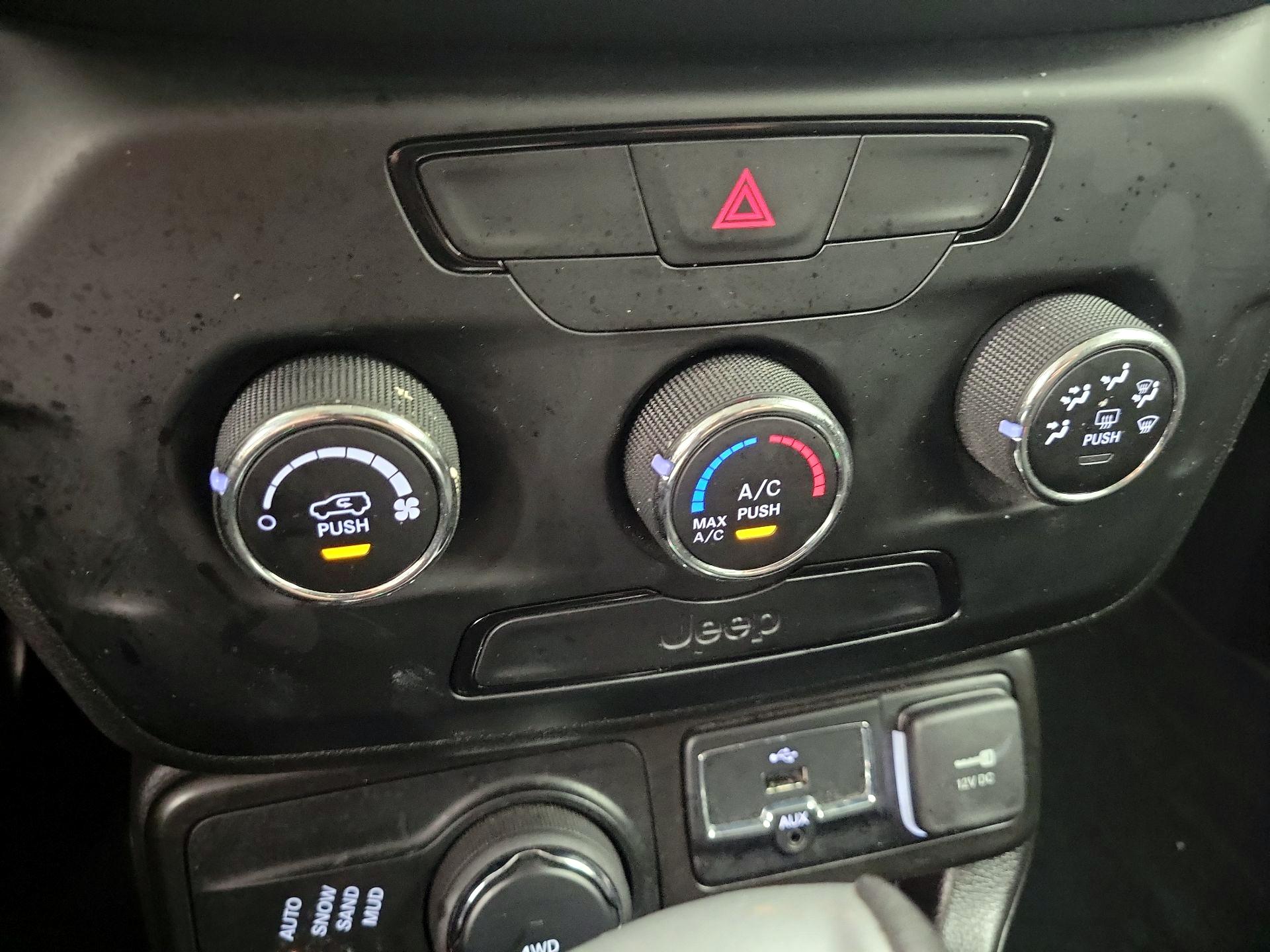 Thumbnail: 2020 Jeep Renegade - 16