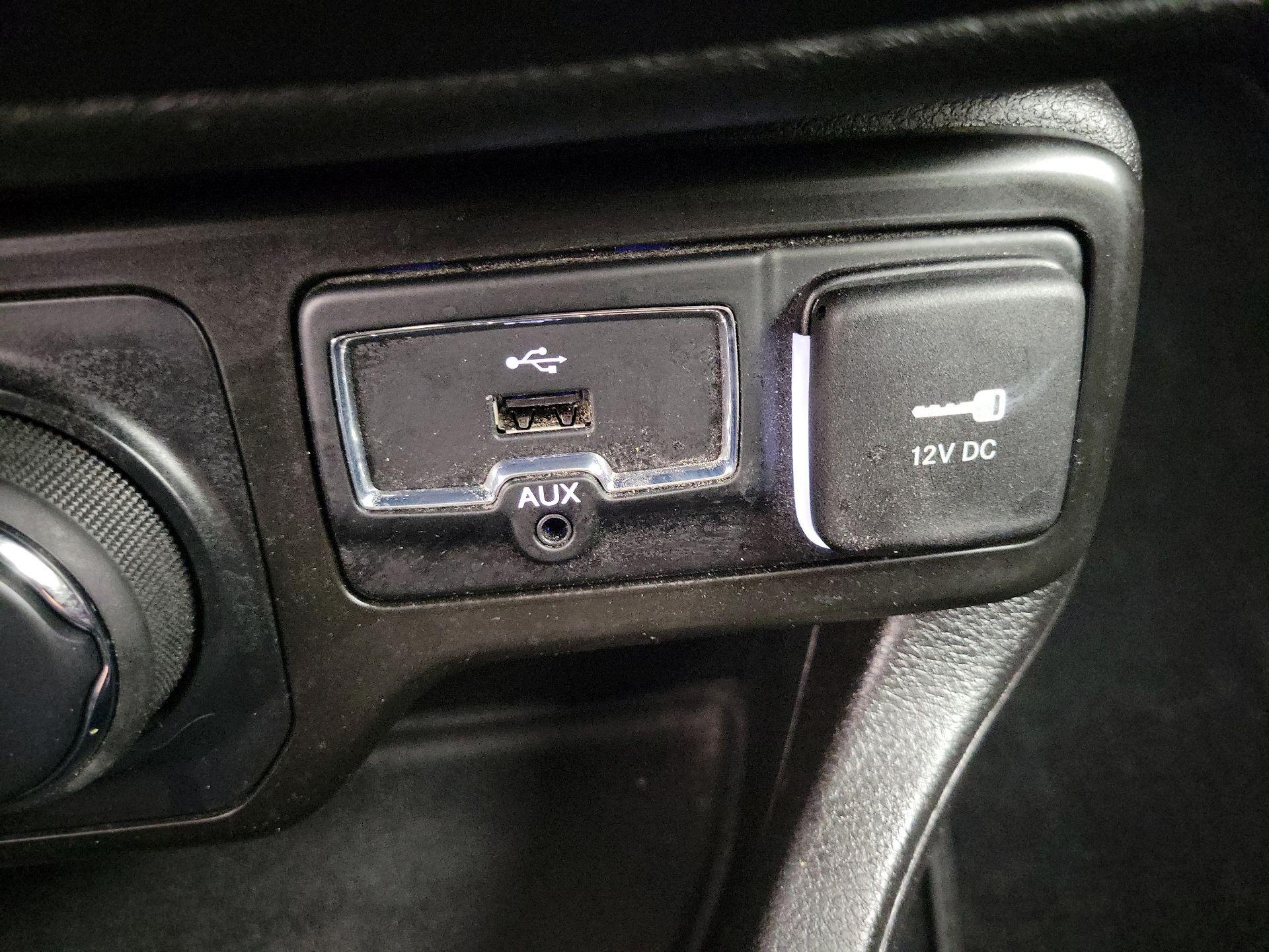 Thumbnail: 2020 Jeep Renegade - 18