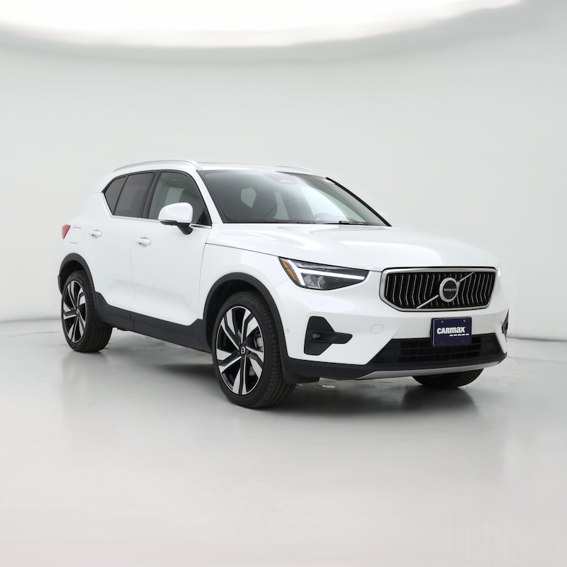 2025 Volvo XC40 B5 Plus Bright Theme