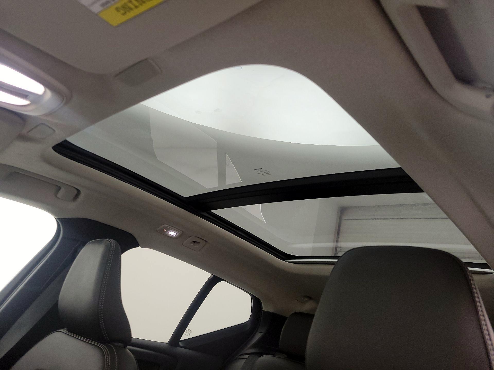 Thumbnail: 2025 Volvo XC40 - 20