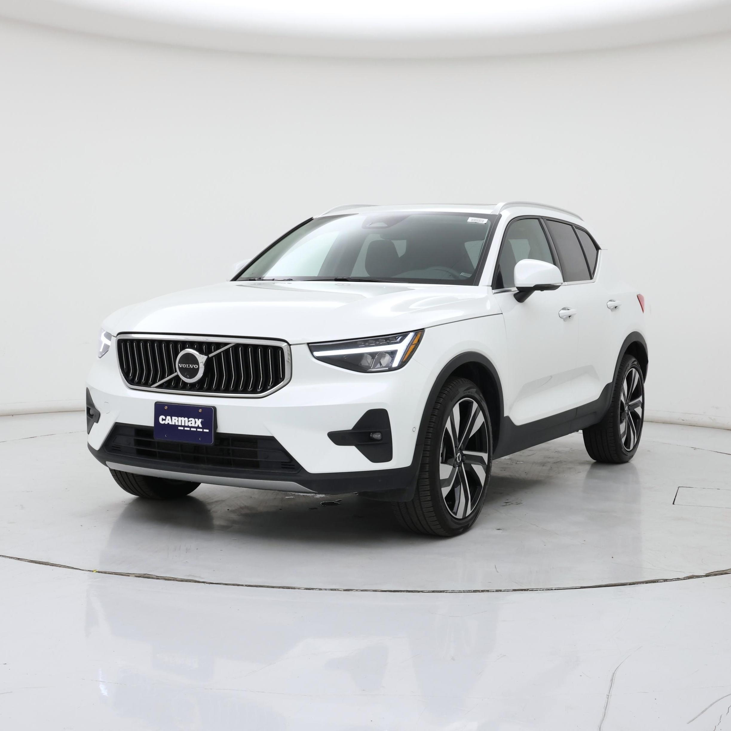 Thumbnail: 2025 Volvo XC40 - 4