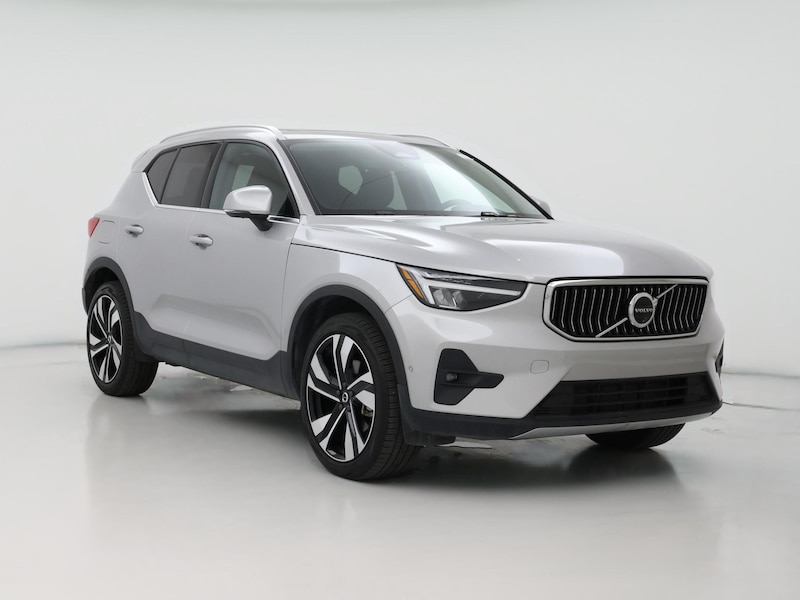 2025 Volvo XC40 B5 Plus Bright Theme
