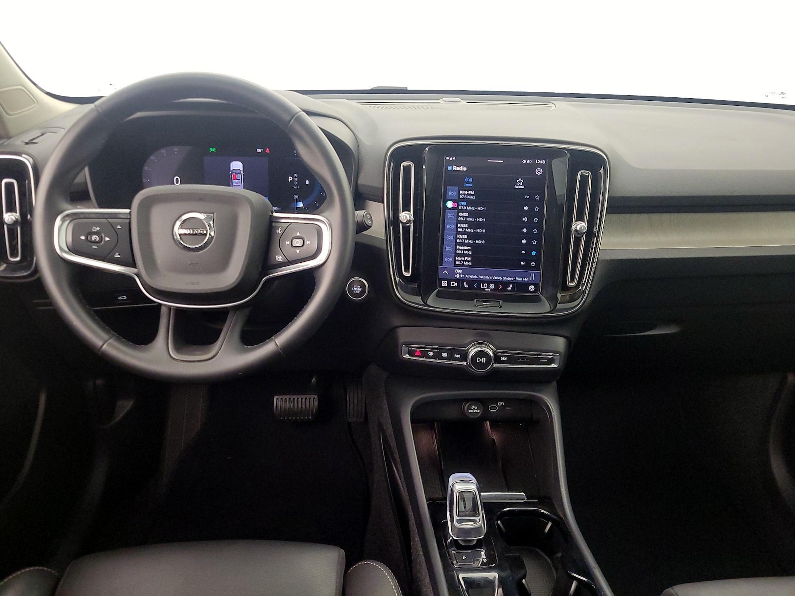 2025 Volvo XC40 Plus - Photo 10