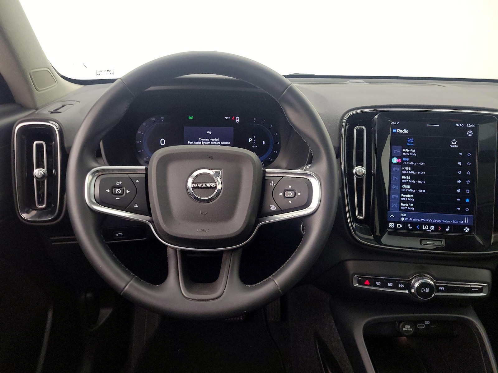 2025 Volvo XC40 Plus - Photo 11