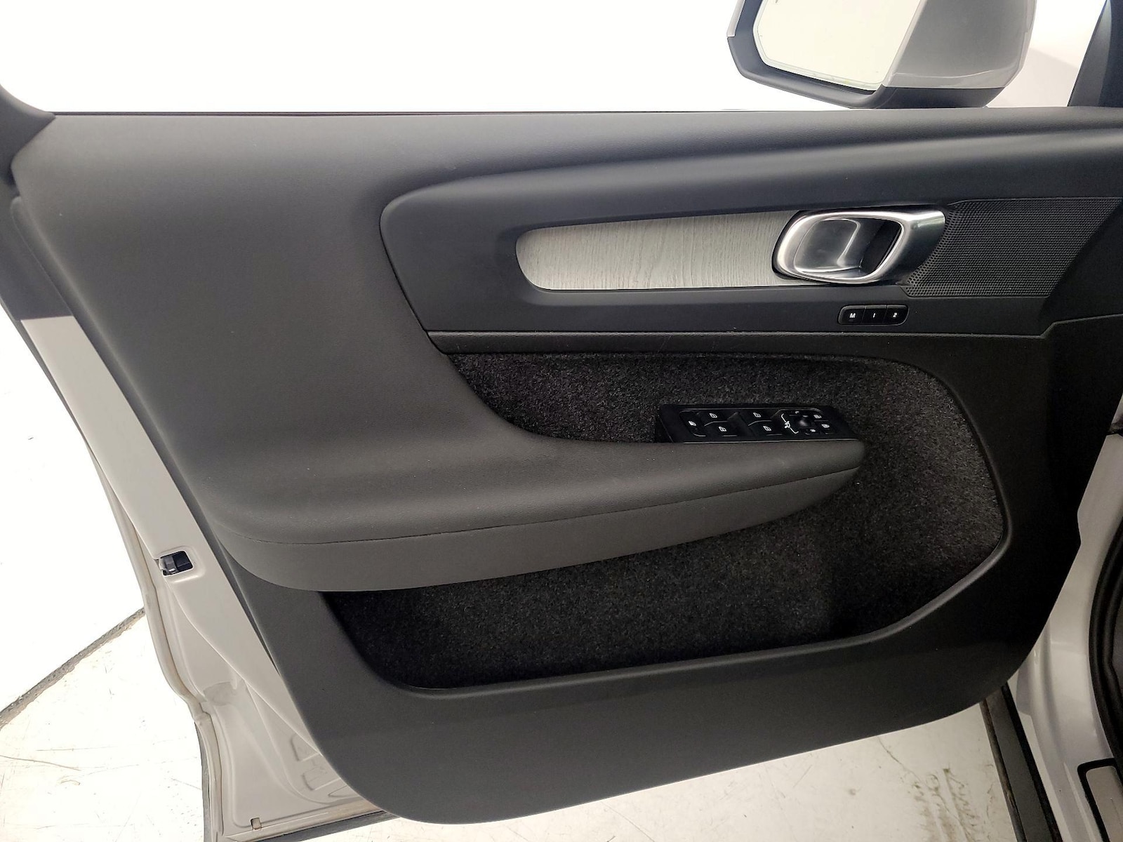 2025 Volvo XC40 Plus - Photo 13