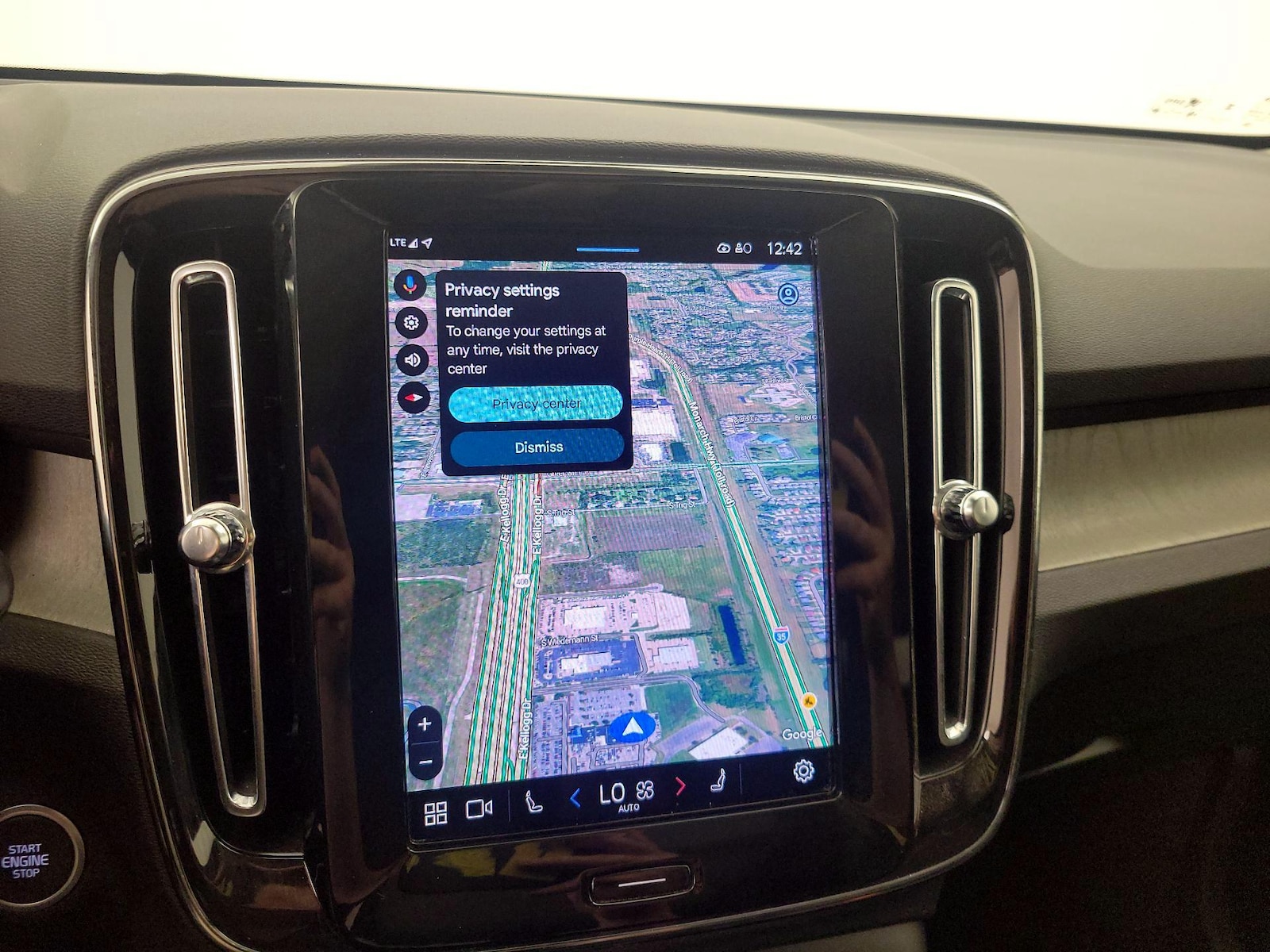 2025 Volvo XC40 Plus - Photo 15