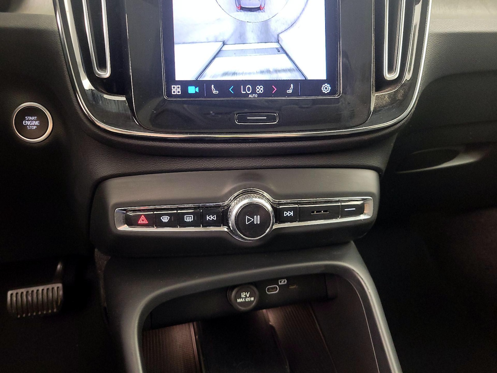 2025 Volvo XC40 Plus - Photo 18
