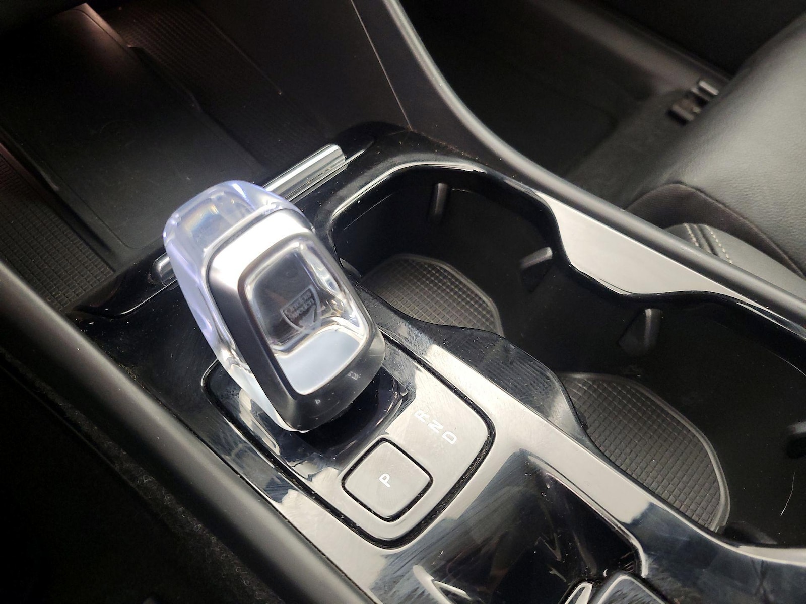 2025 Volvo XC40 Plus - Photo 19