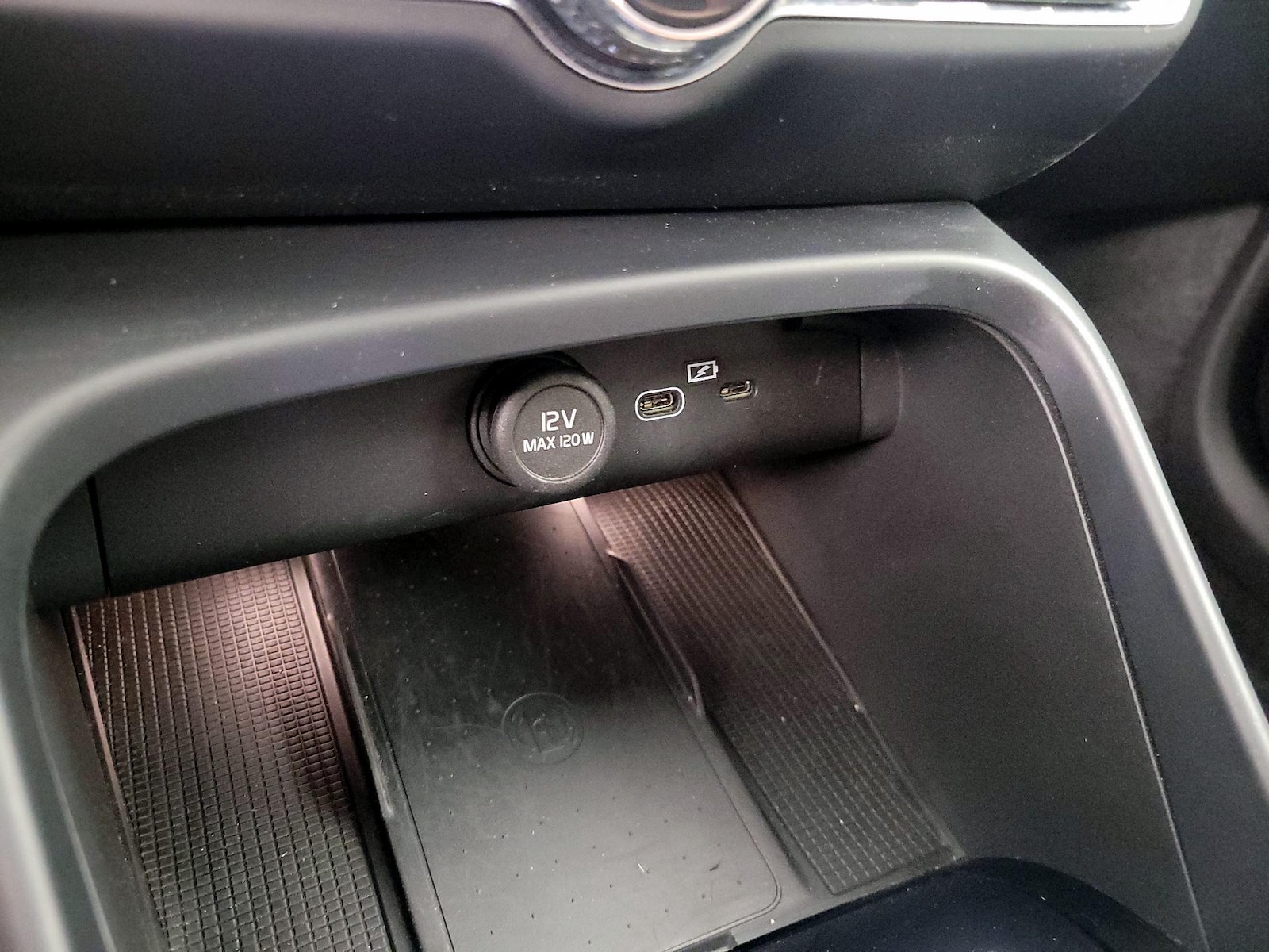 2025 Volvo XC40 Plus - Photo 20