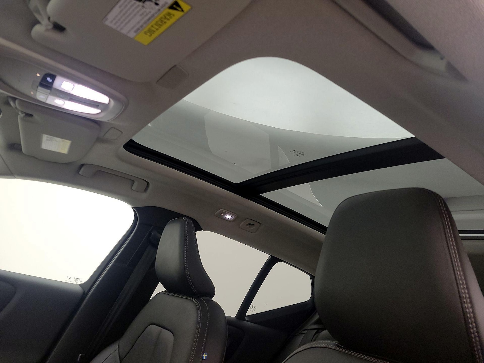 2025 Volvo XC40 Plus - Photo 21