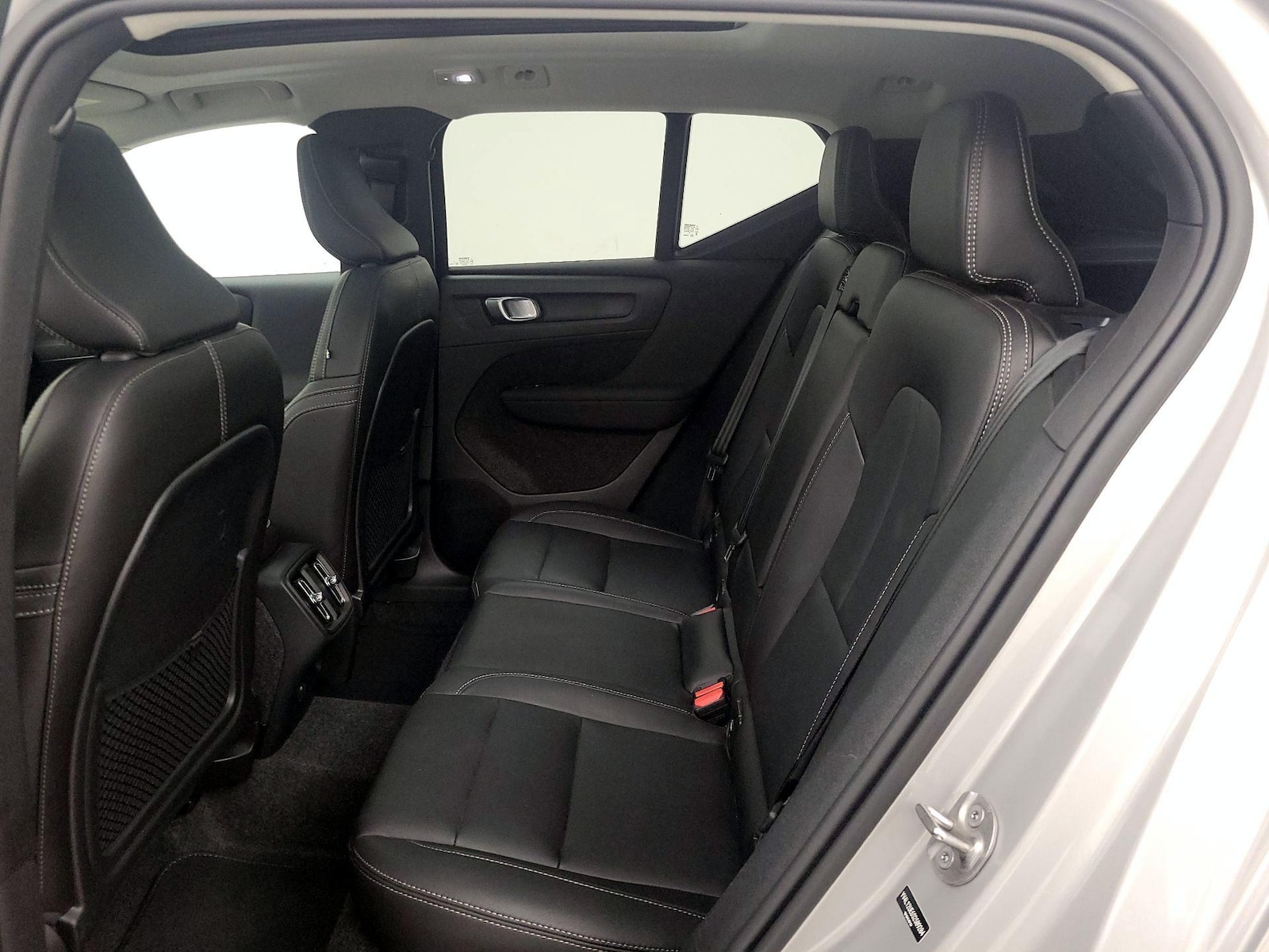 2025 Volvo XC40 Plus - Photo 22