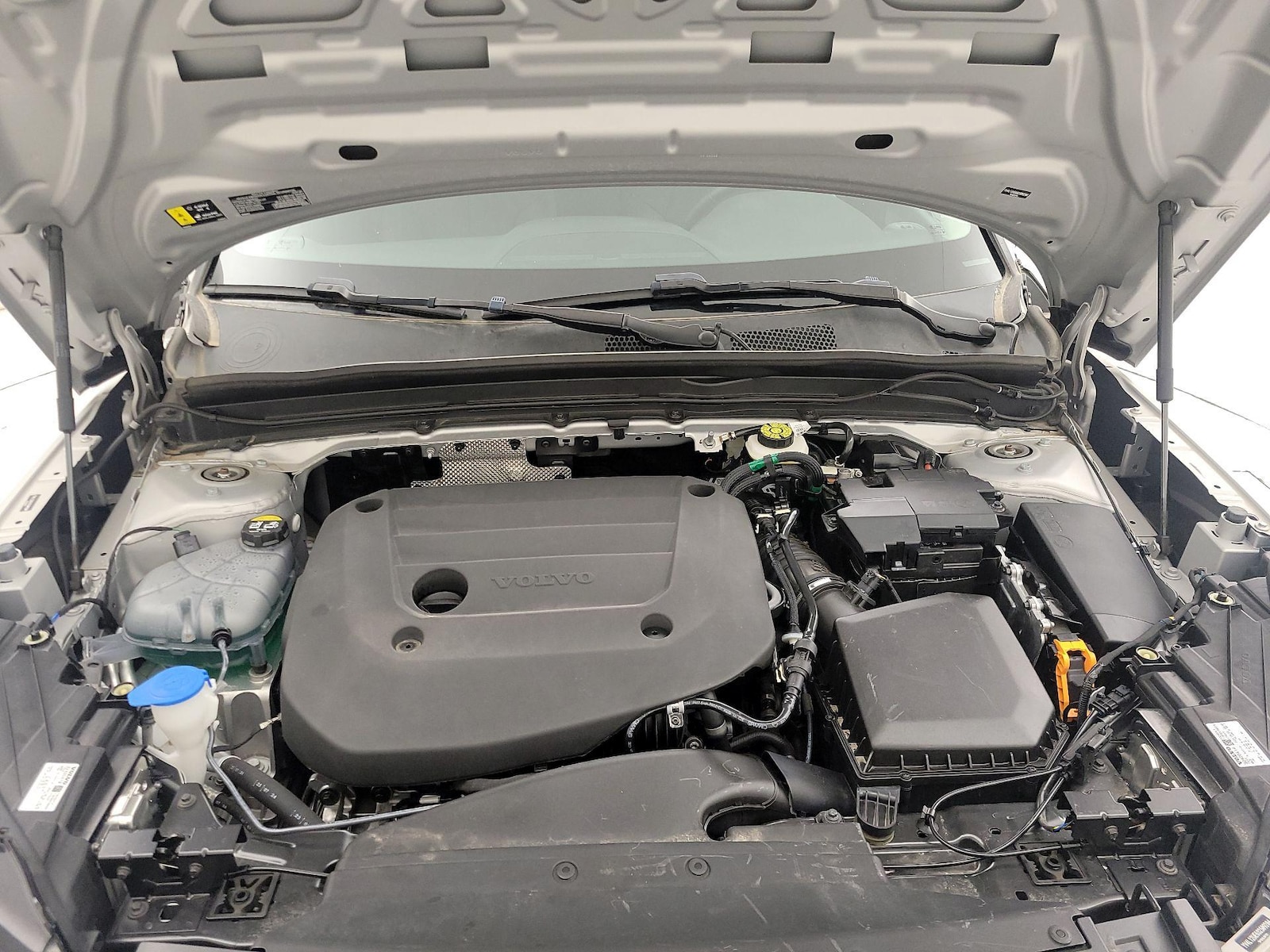2025 Volvo XC40 Plus - Photo 24