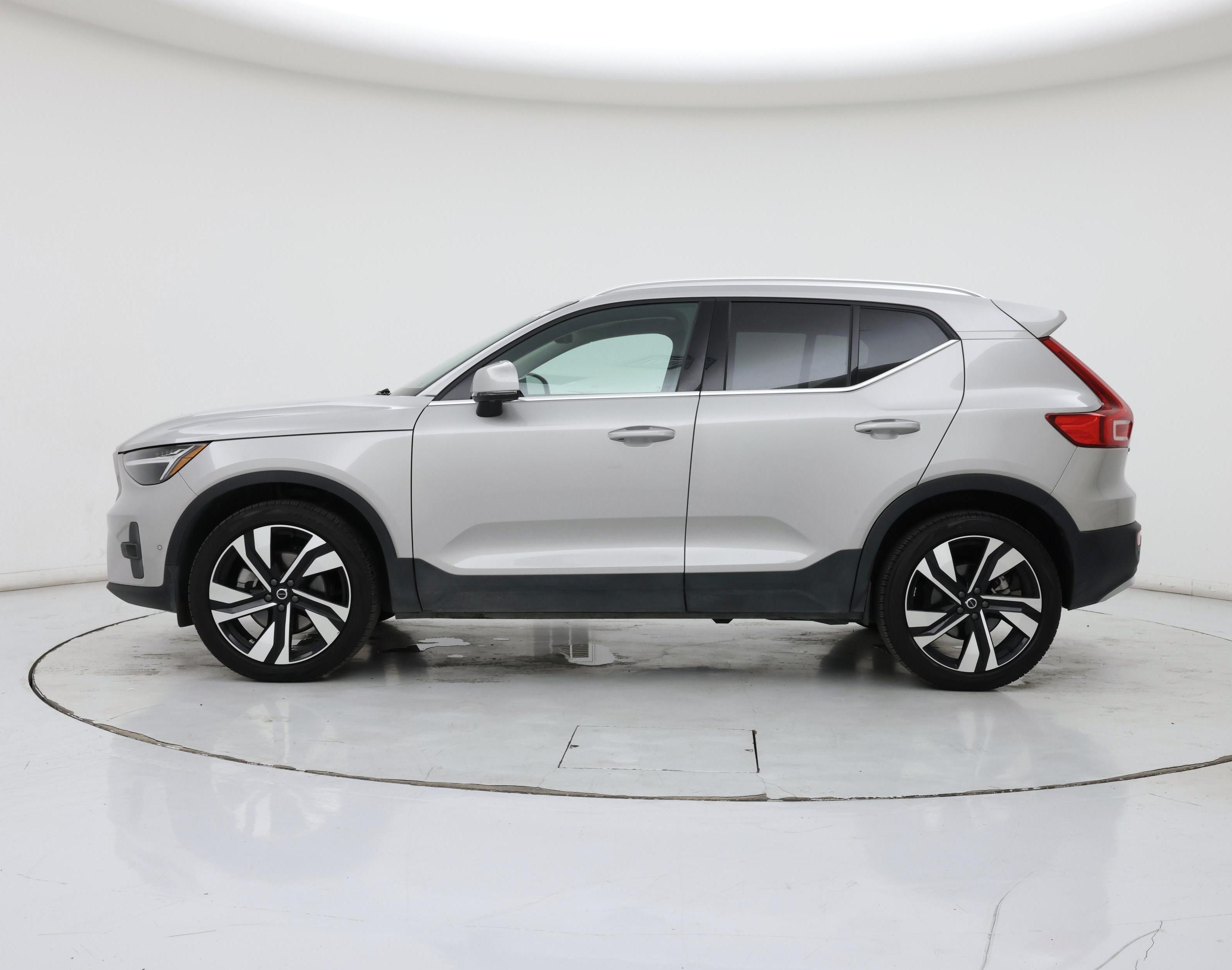 Thumbnail: 2025 Volvo XC40 - 3