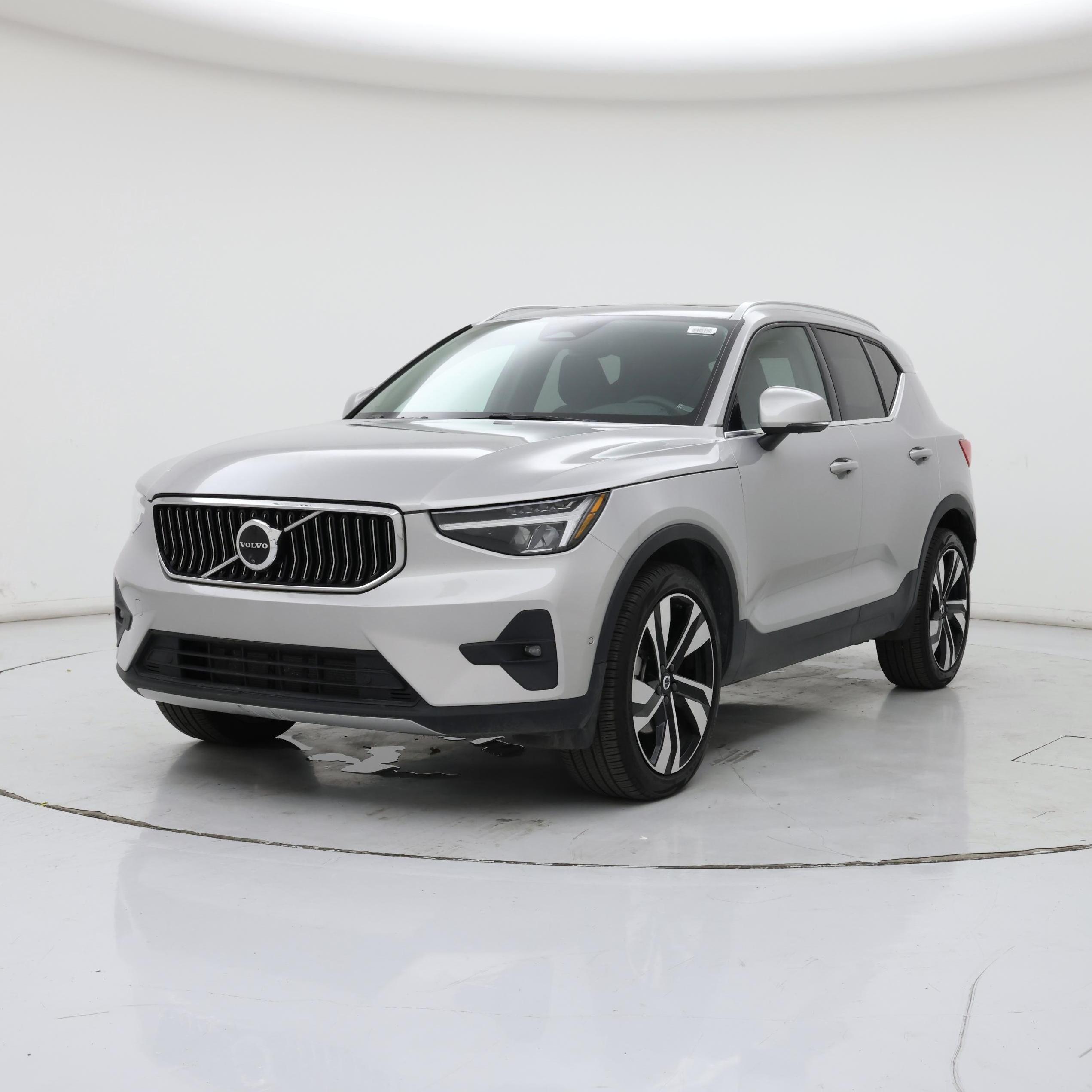 Thumbnail: 2025 Volvo XC40 - 4