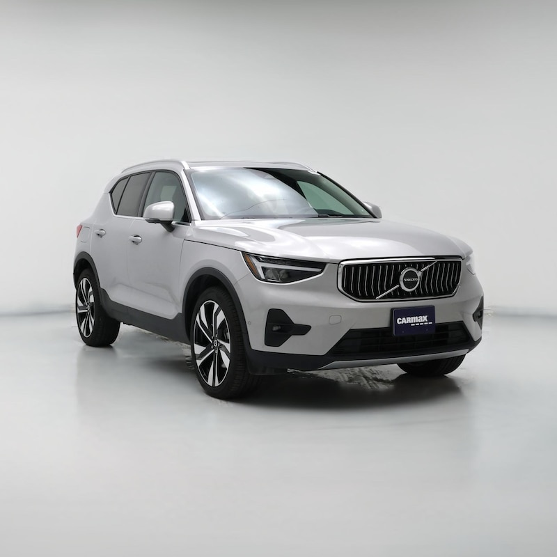2025 Volvo XC40 B5 Plus Bright Theme