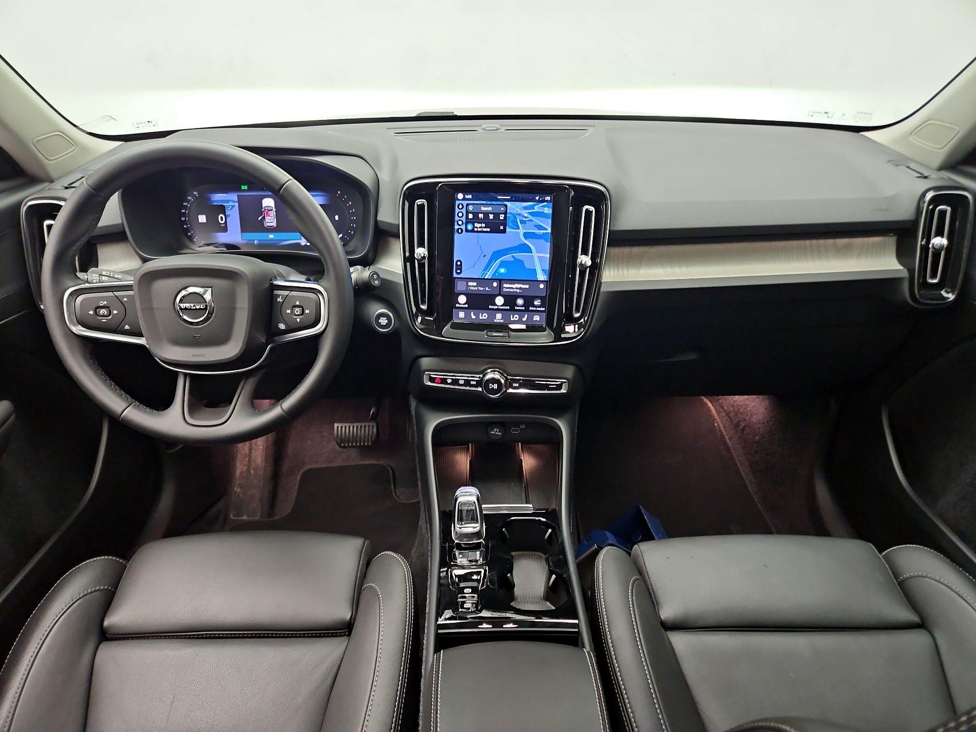 Thumbnail: 2025 Volvo XC40 - 9