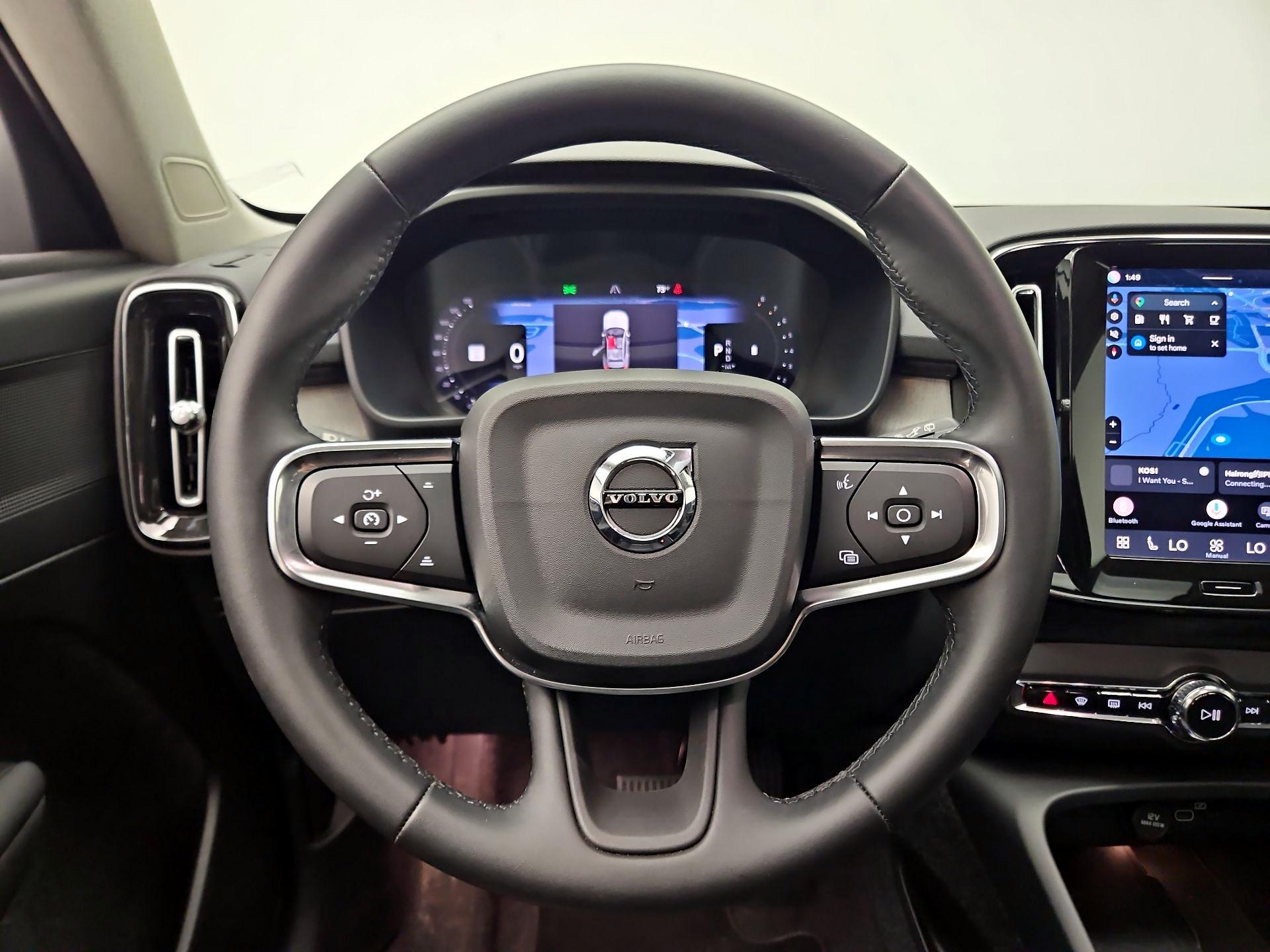 Thumbnail: 2025 Volvo XC40 - 10