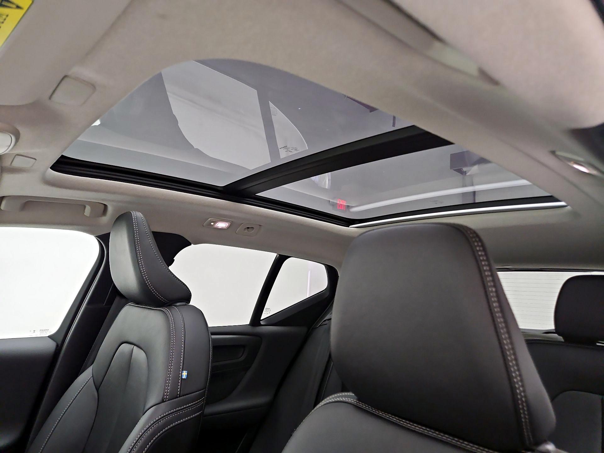 Thumbnail: 2025 Volvo XC40 - 19