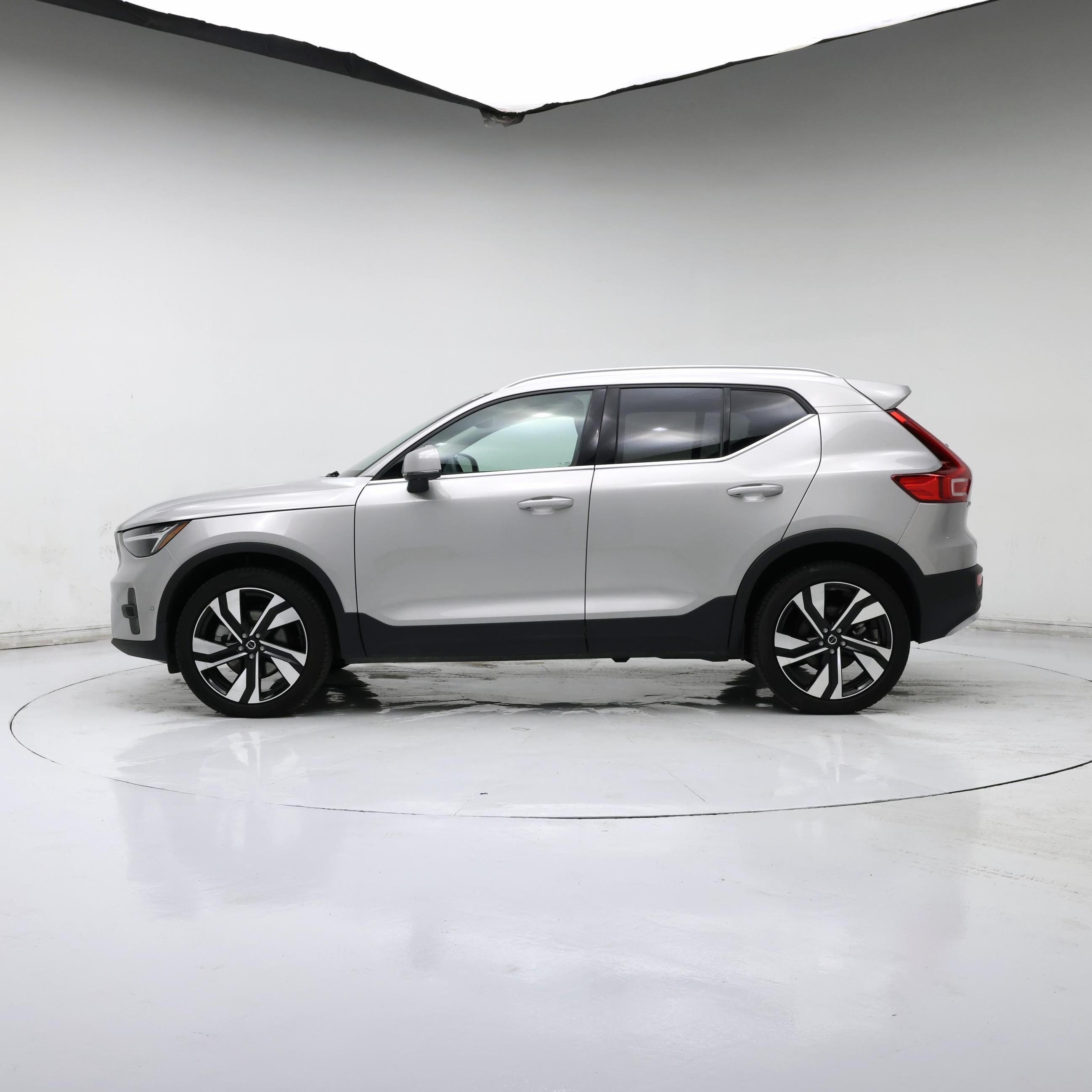 Thumbnail: 2025 Volvo XC40 - 3
