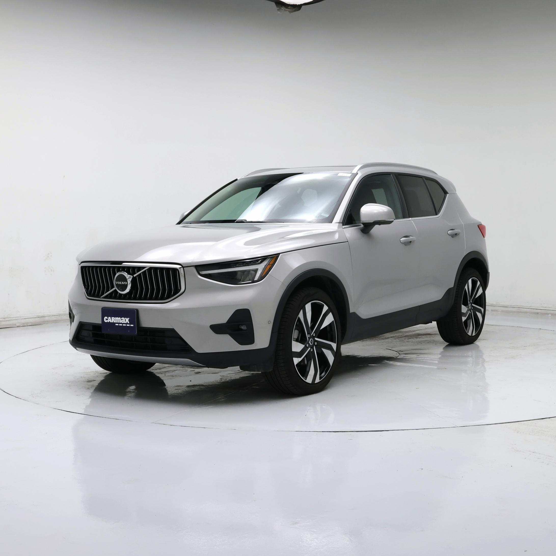 Thumbnail: 2025 Volvo XC40 - 4