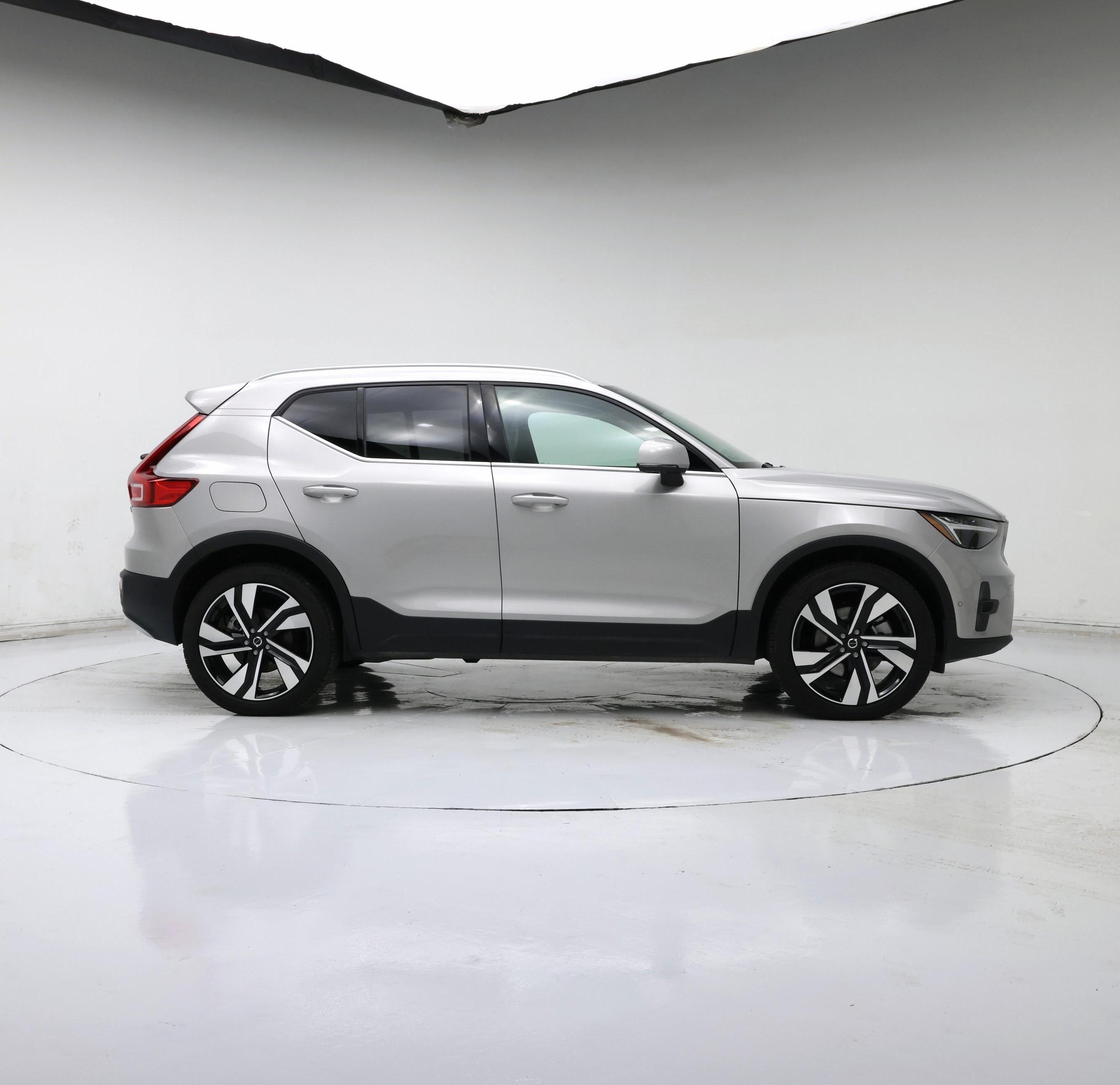 Thumbnail: 2025 Volvo XC40 - 7