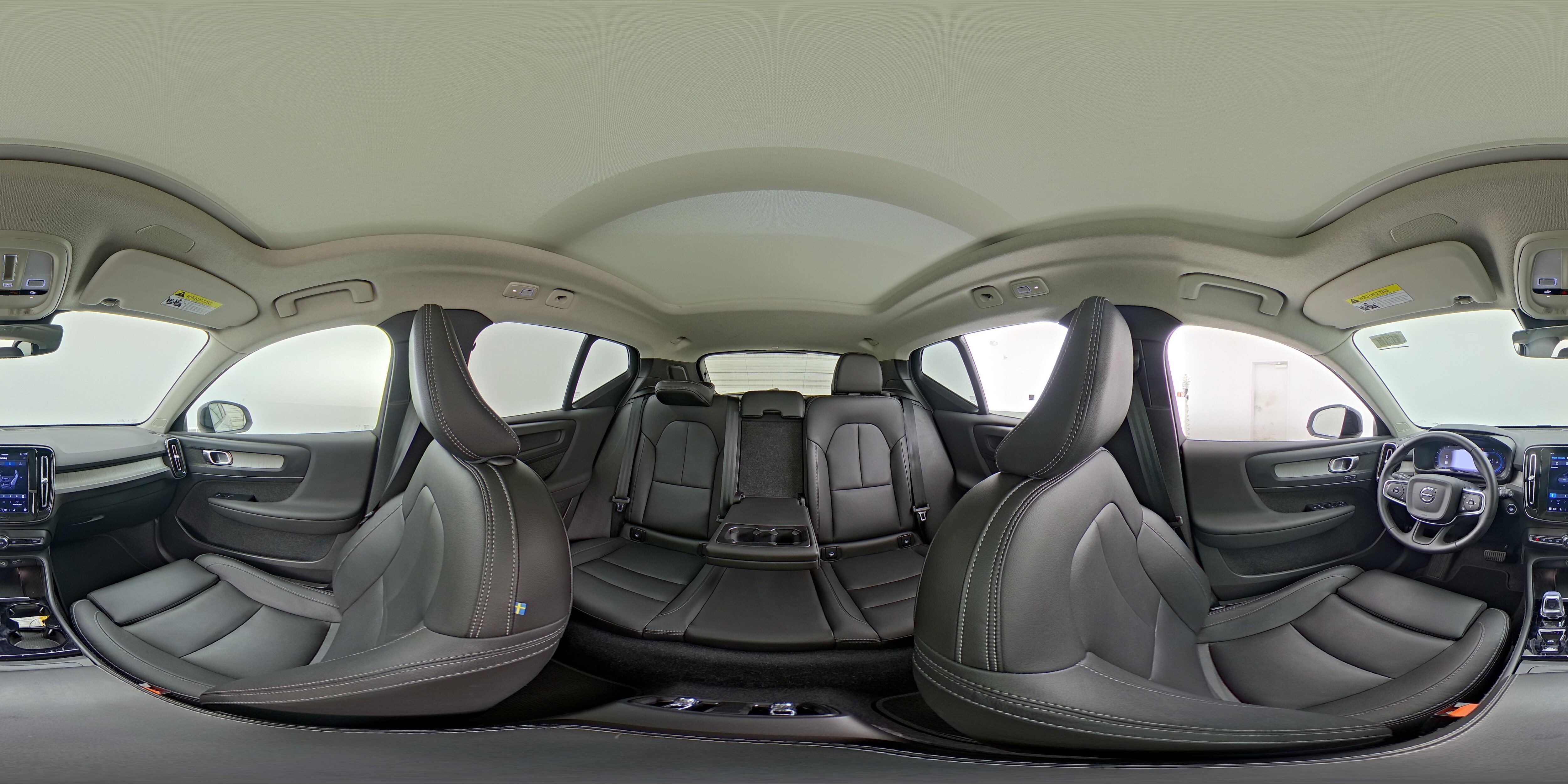2025 Volvo XC40 Plus - Photo 26