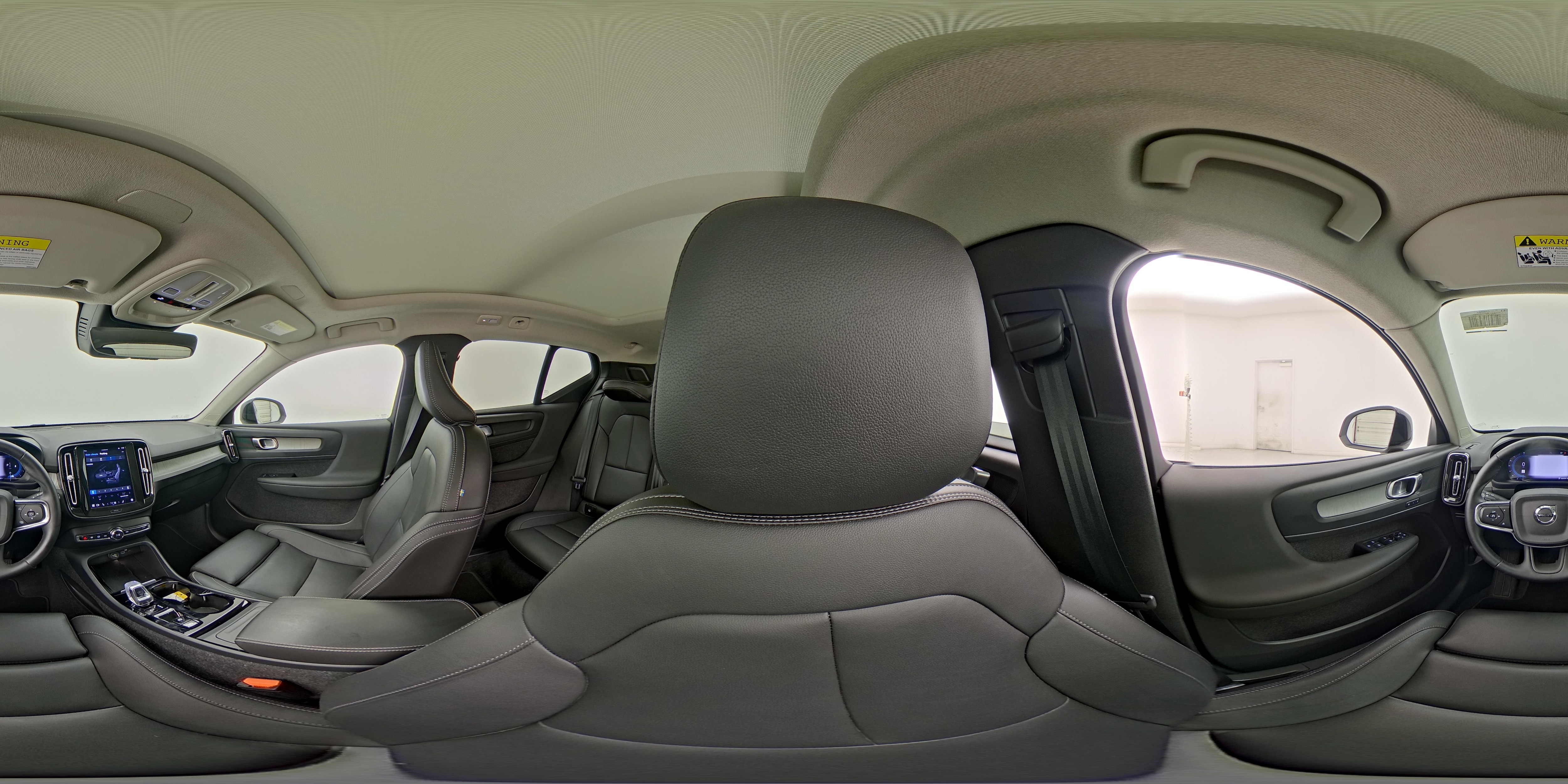2025 Volvo XC40 Plus - Photo 28