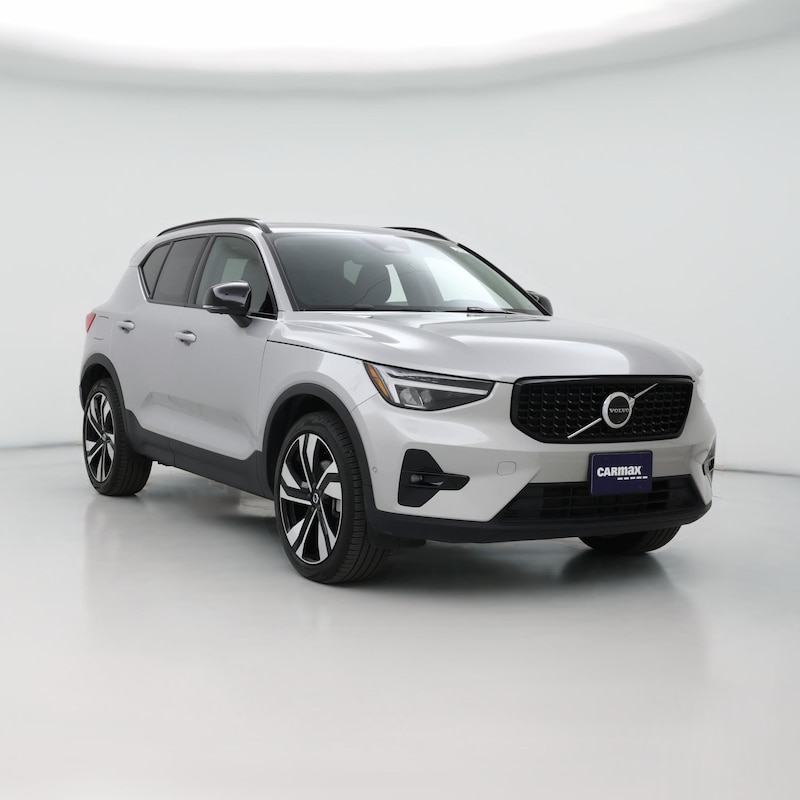 2025 Volvo XC40 B5 Plus Dark Theme