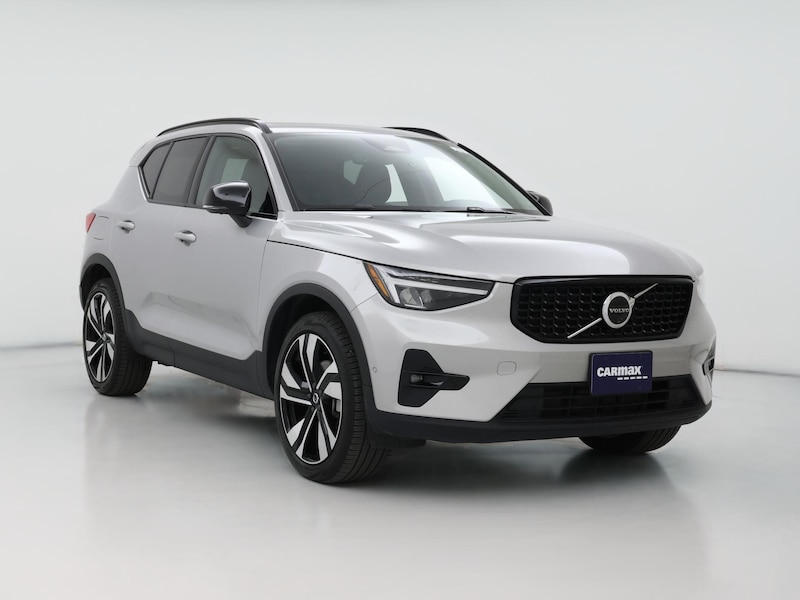 2025 Volvo XC40 B5 Plus Dark Theme