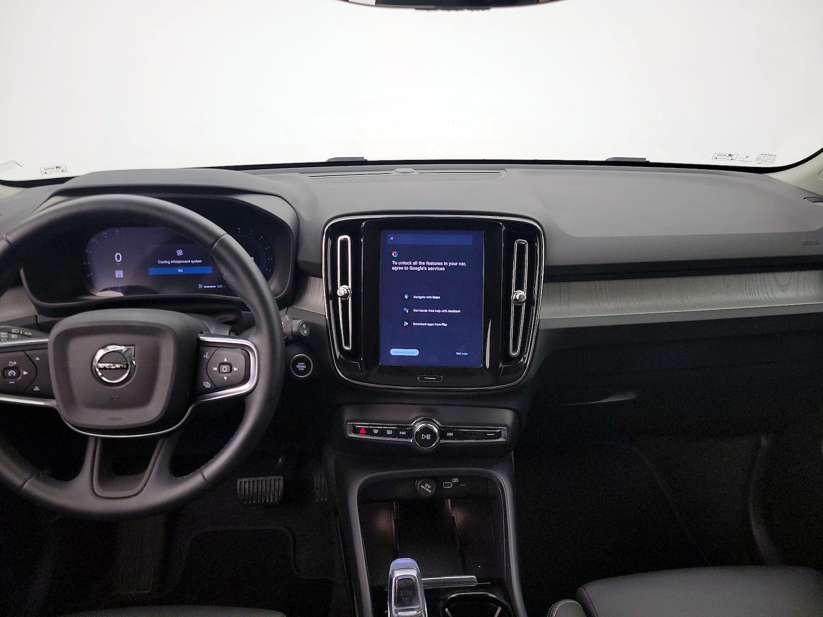 2025 Volvo XC40 Plus - Photo 10