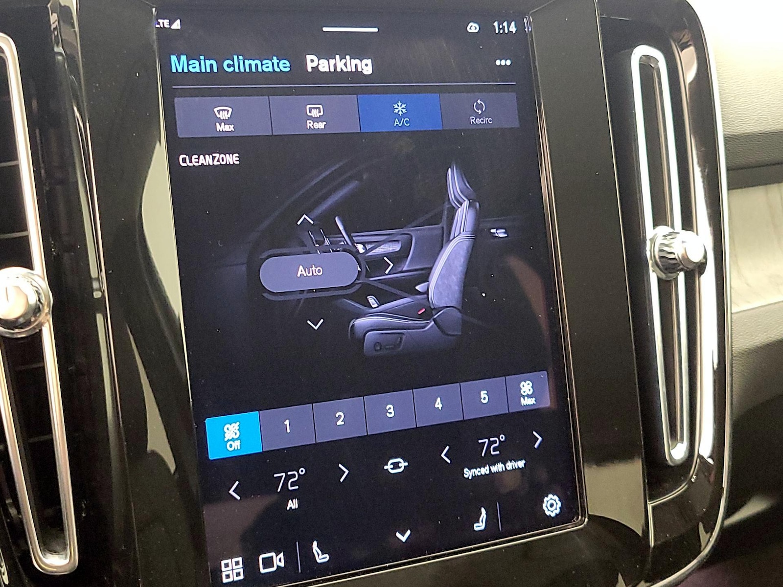 2025 Volvo XC40 Plus - Photo 17