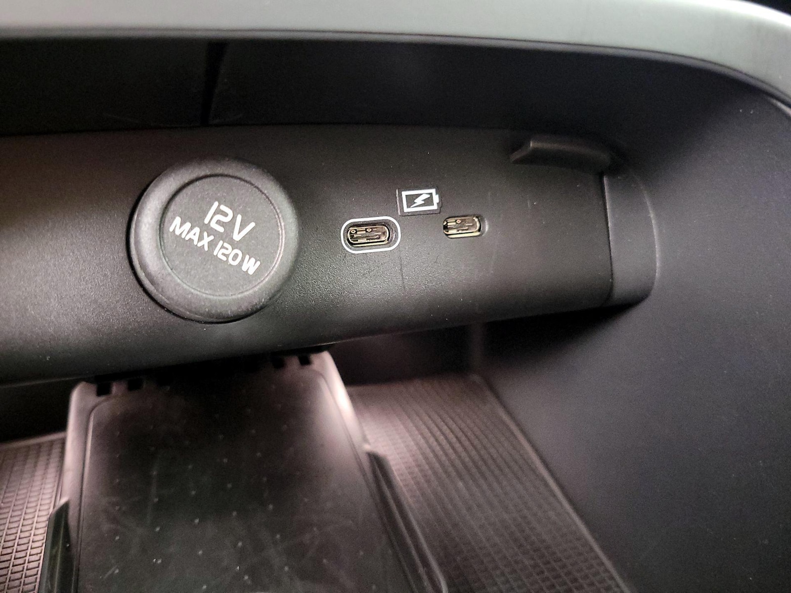 2025 Volvo XC40 Plus - Photo 19