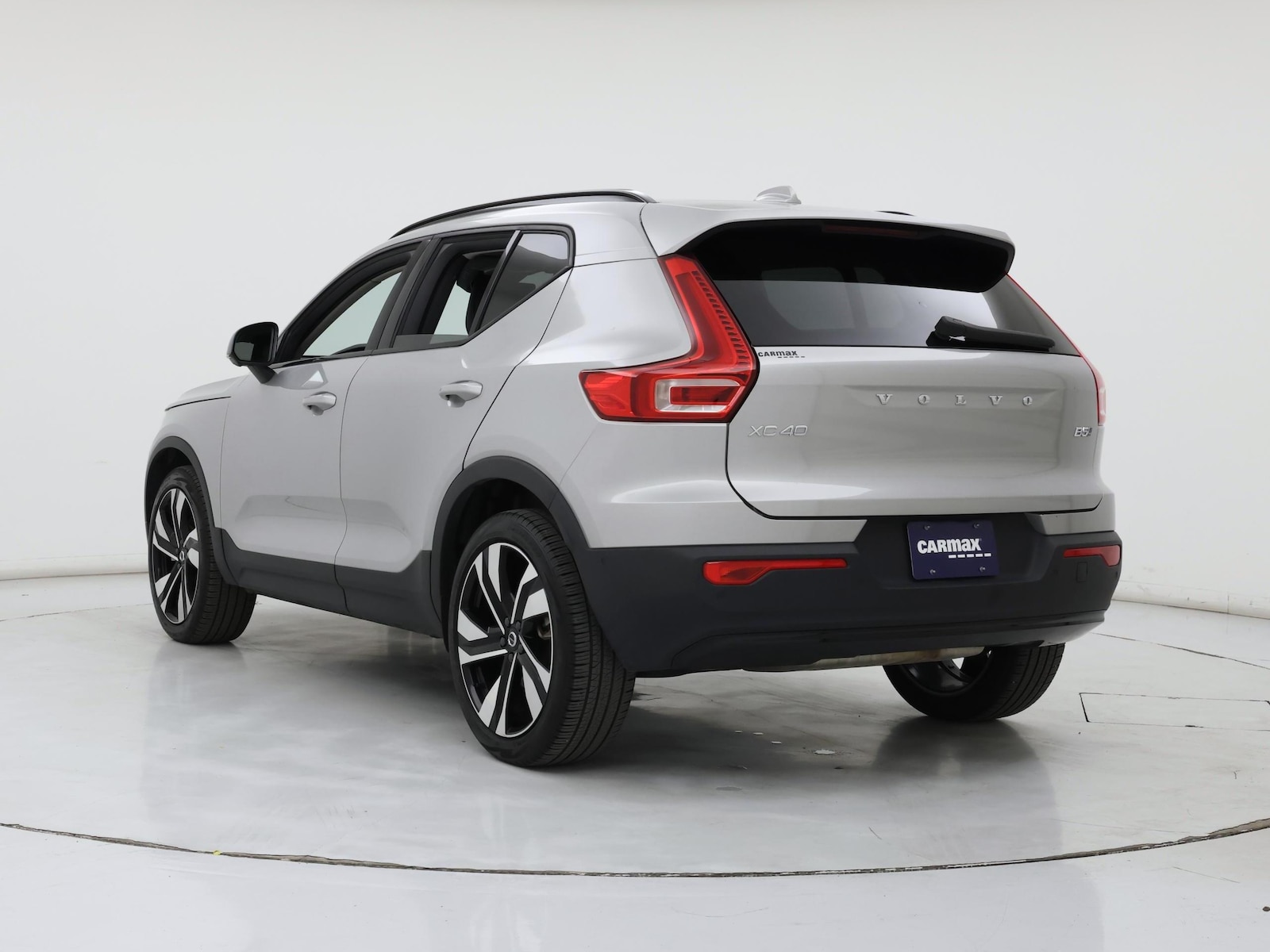 2025 Volvo XC40 Plus - Photo 3