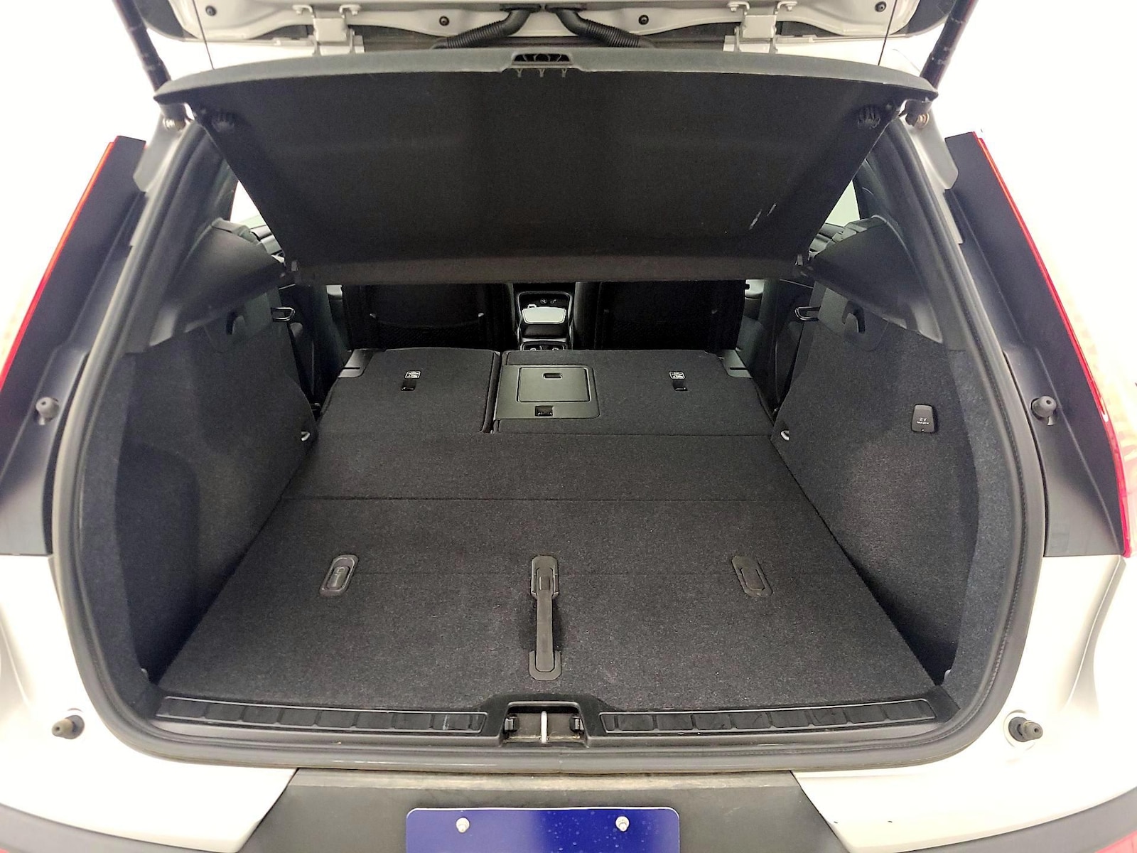 2025 Volvo XC40 Plus - Photo 23