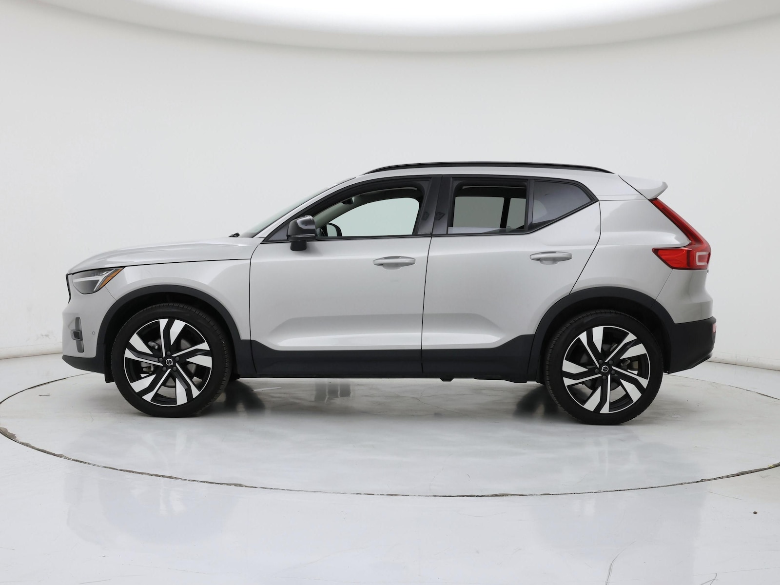 2025 Volvo XC40 Plus - Photo 4