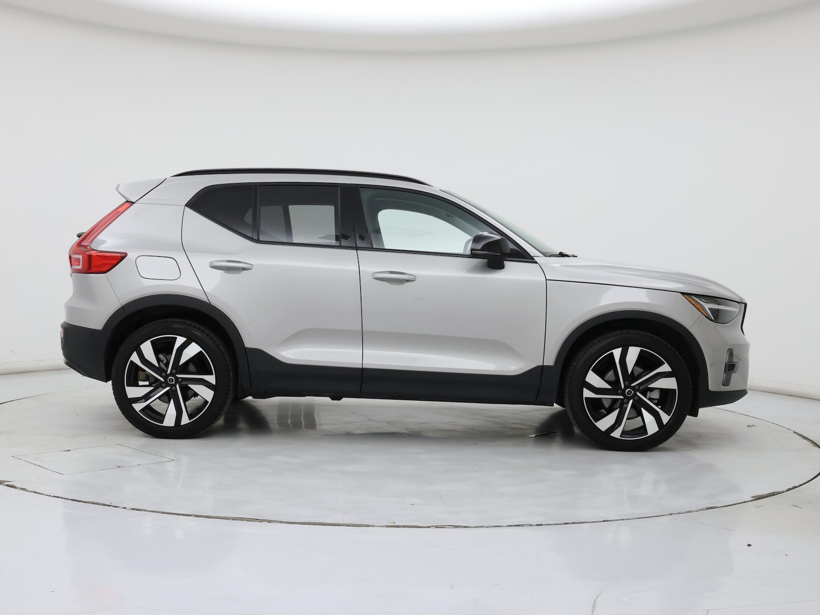 2025 Volvo XC40 Plus - Photo 8