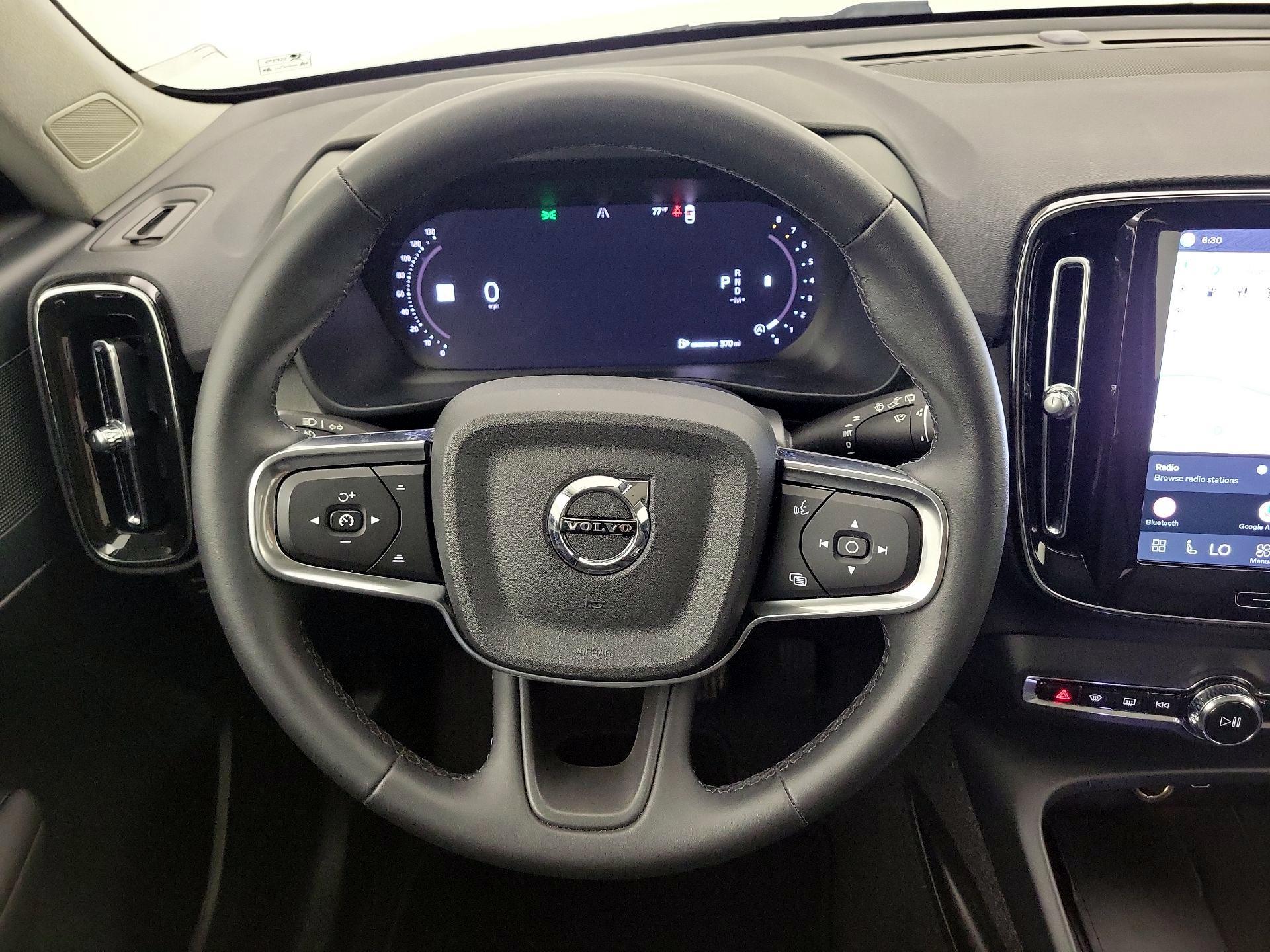 Thumbnail: 2025 Volvo XC40 - 10