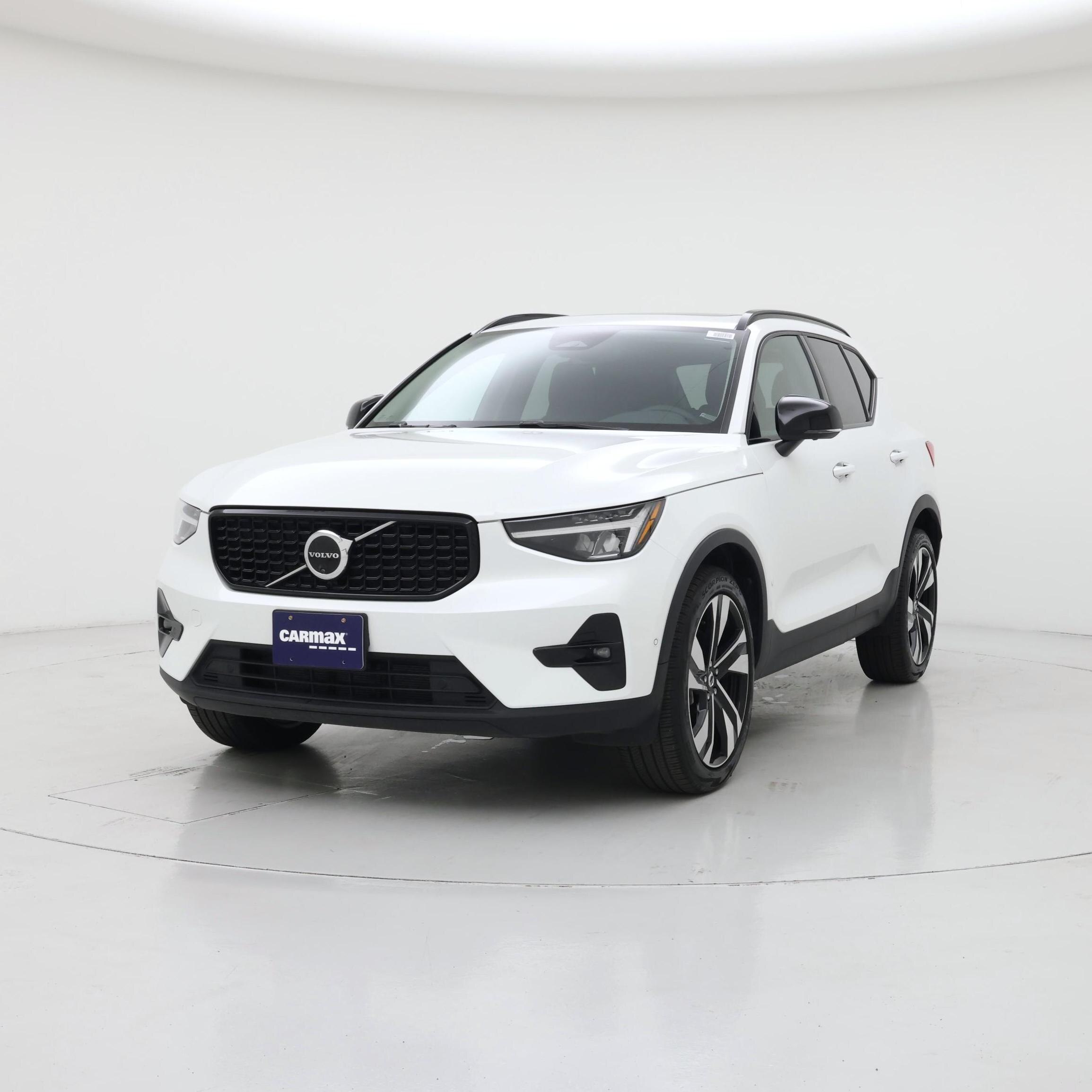Thumbnail: 2025 Volvo XC40 - 4
