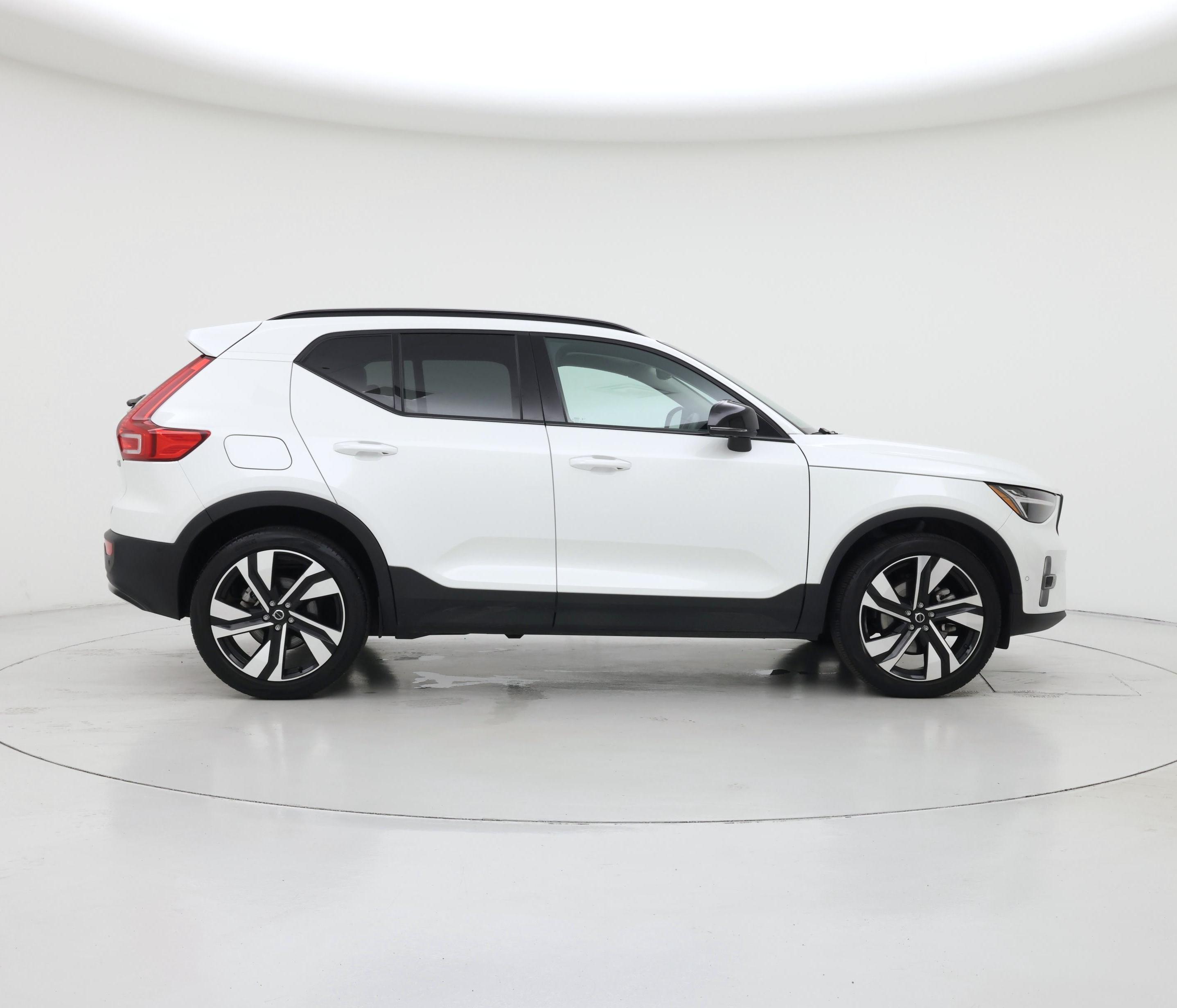 Thumbnail: 2025 Volvo XC40 - 7