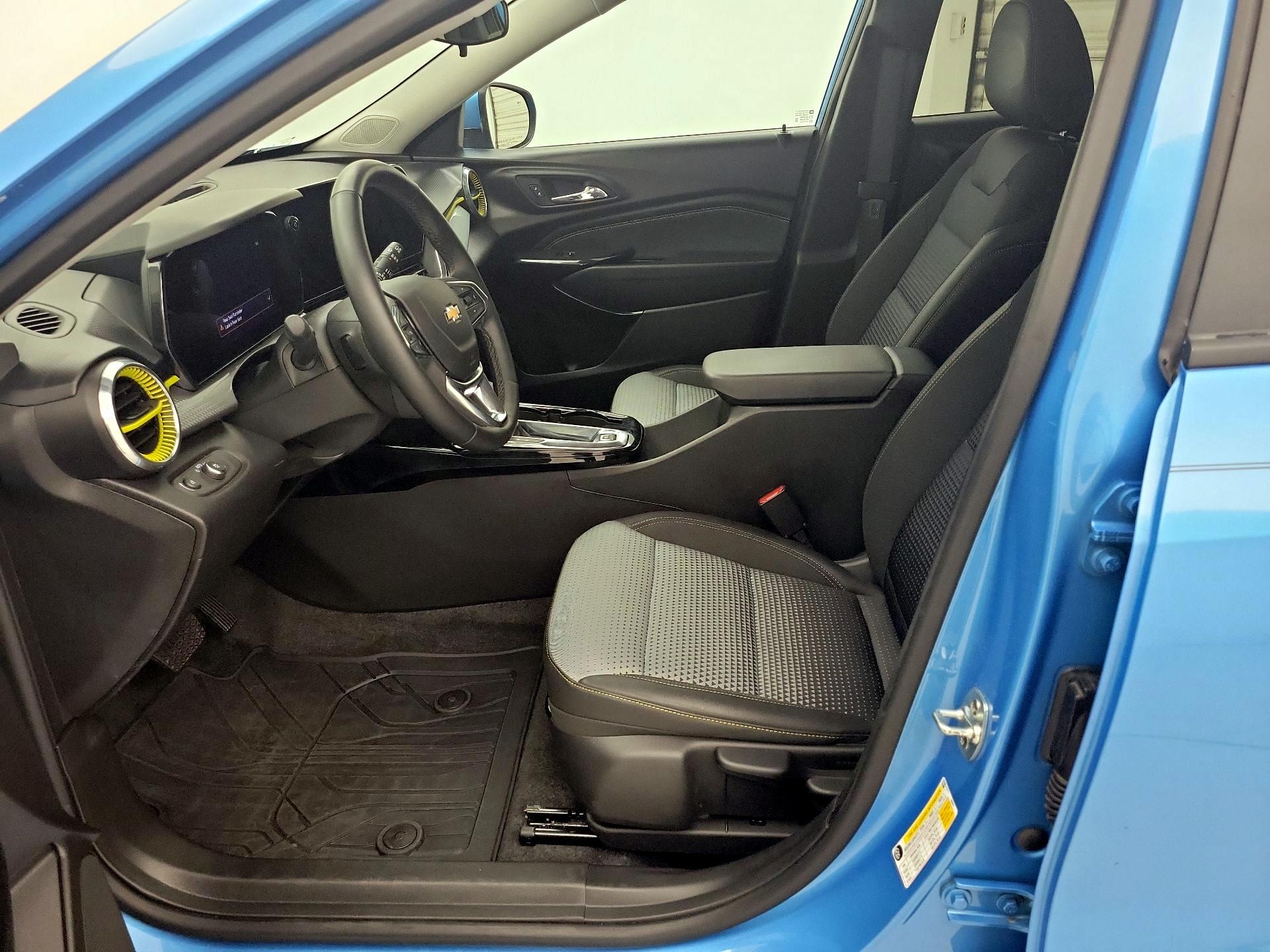 Thumbnail: 2025 Chevrolet Trax - 11