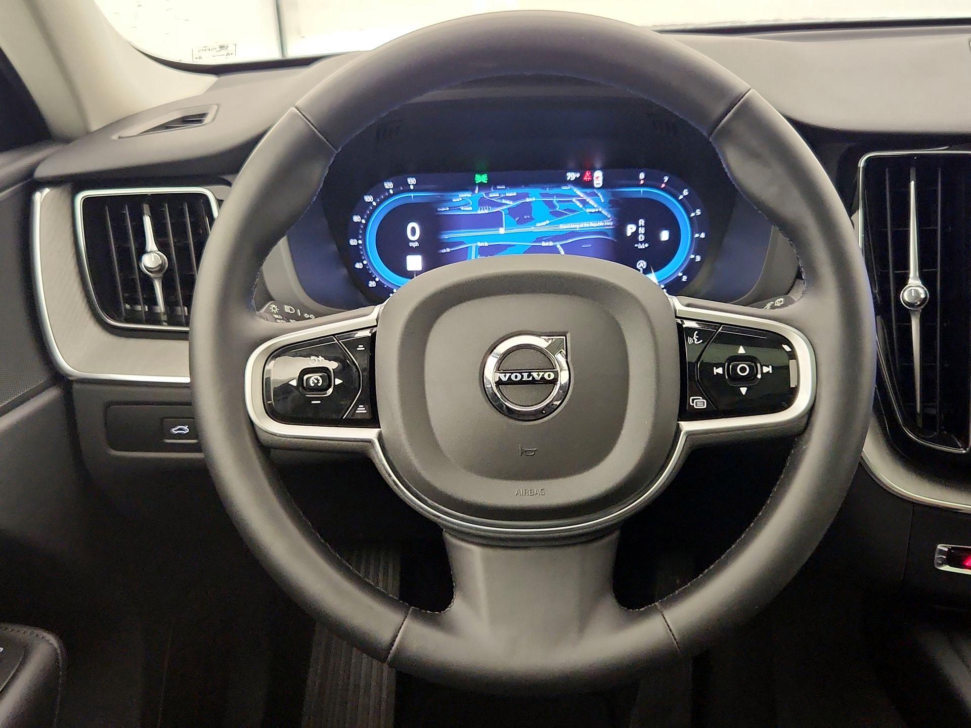 Thumbnail: 2025 Volvo XC60 - 10