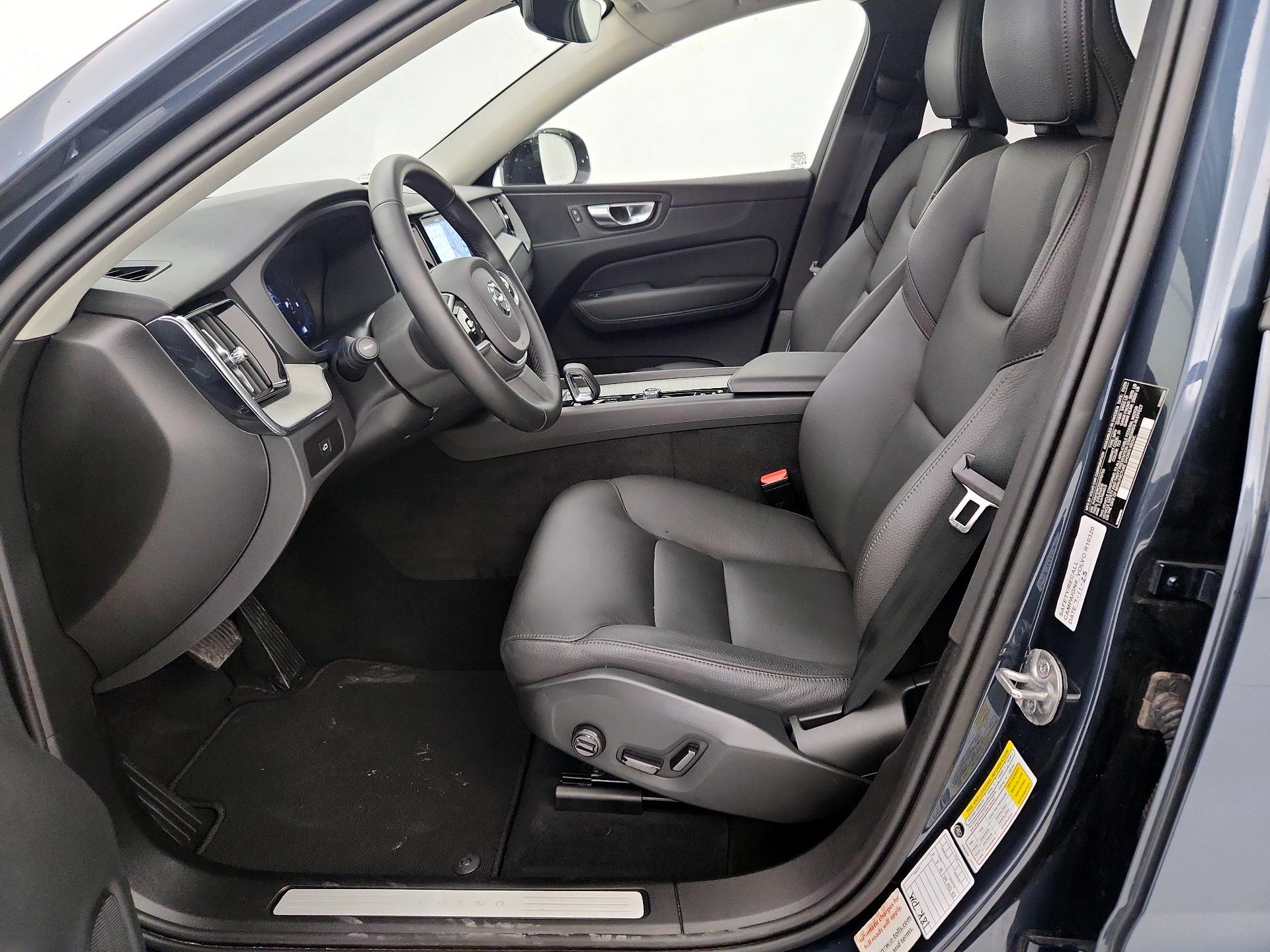 Thumbnail: 2025 Volvo XC60 - 11